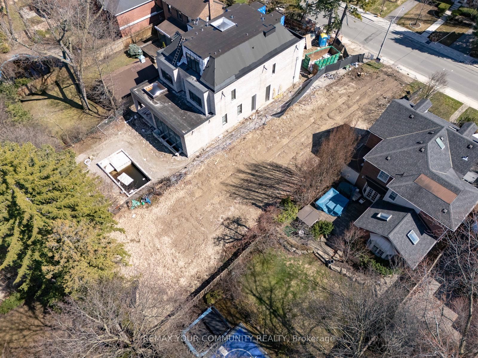 390 Glencairn Avenue Property Photo 12