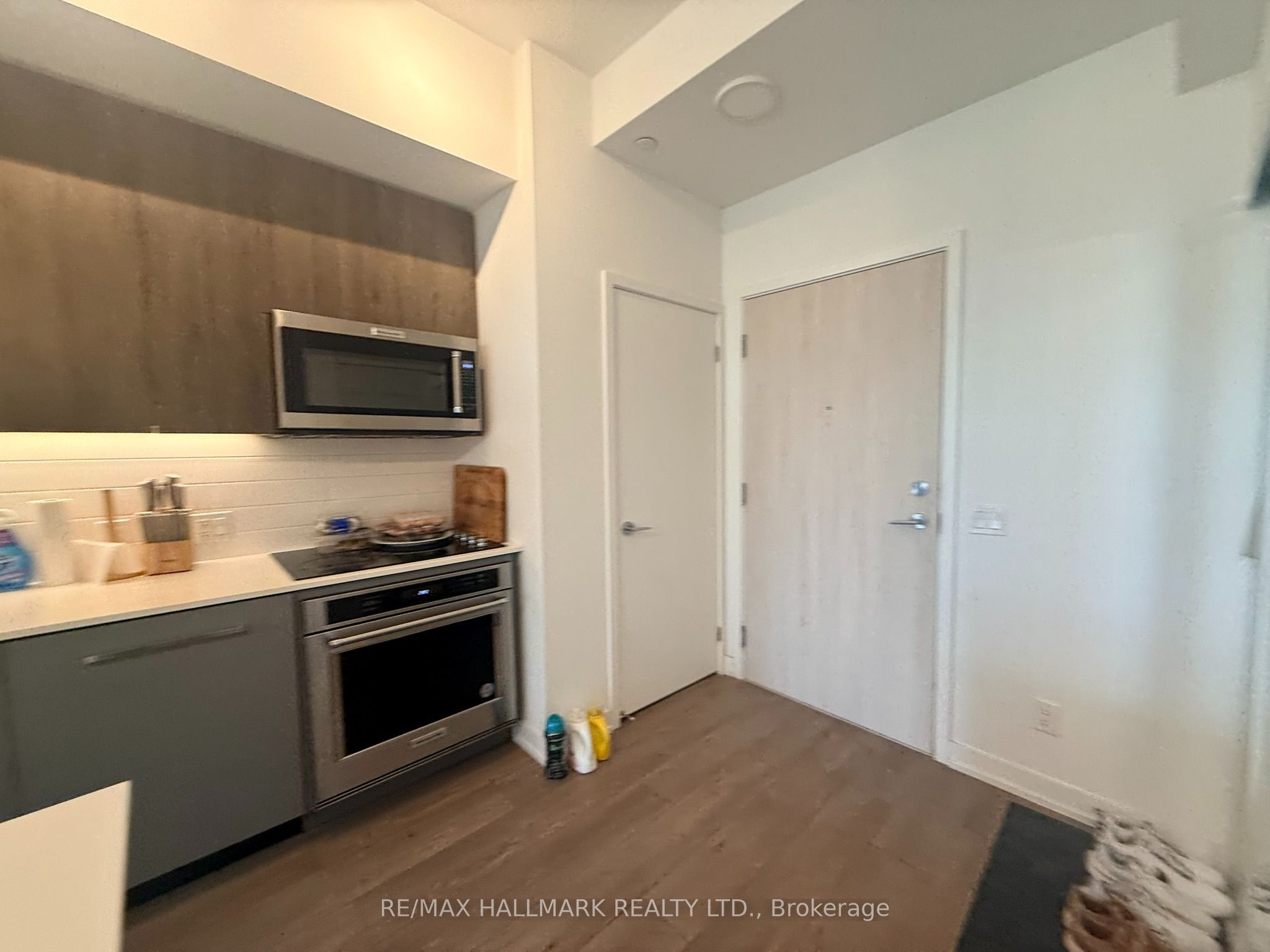 181 Sheppard Avenue E 810 Property Photo 3