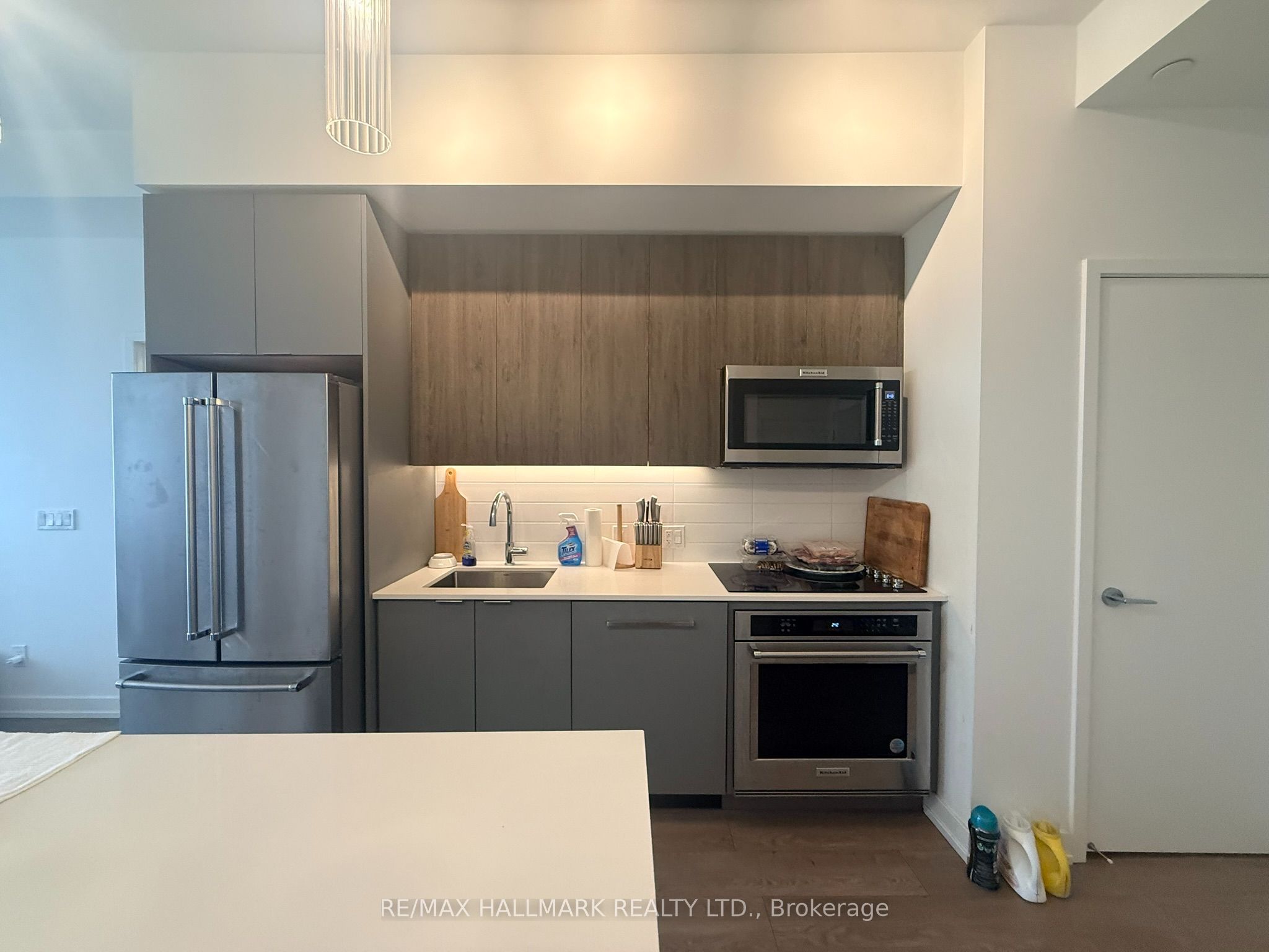 181 Sheppard Avenue E 810 Property Photo 4