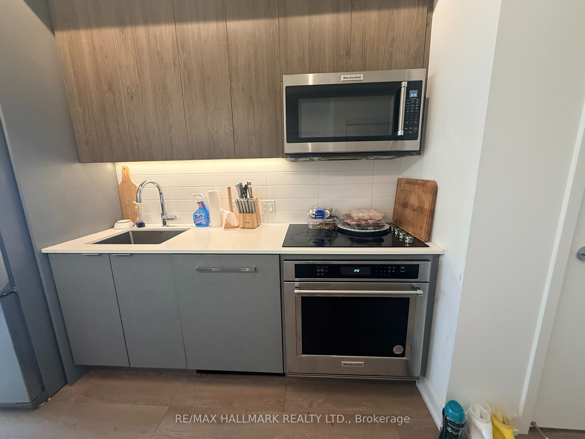 181 Sheppard Avenue E 810 Property Photo 5