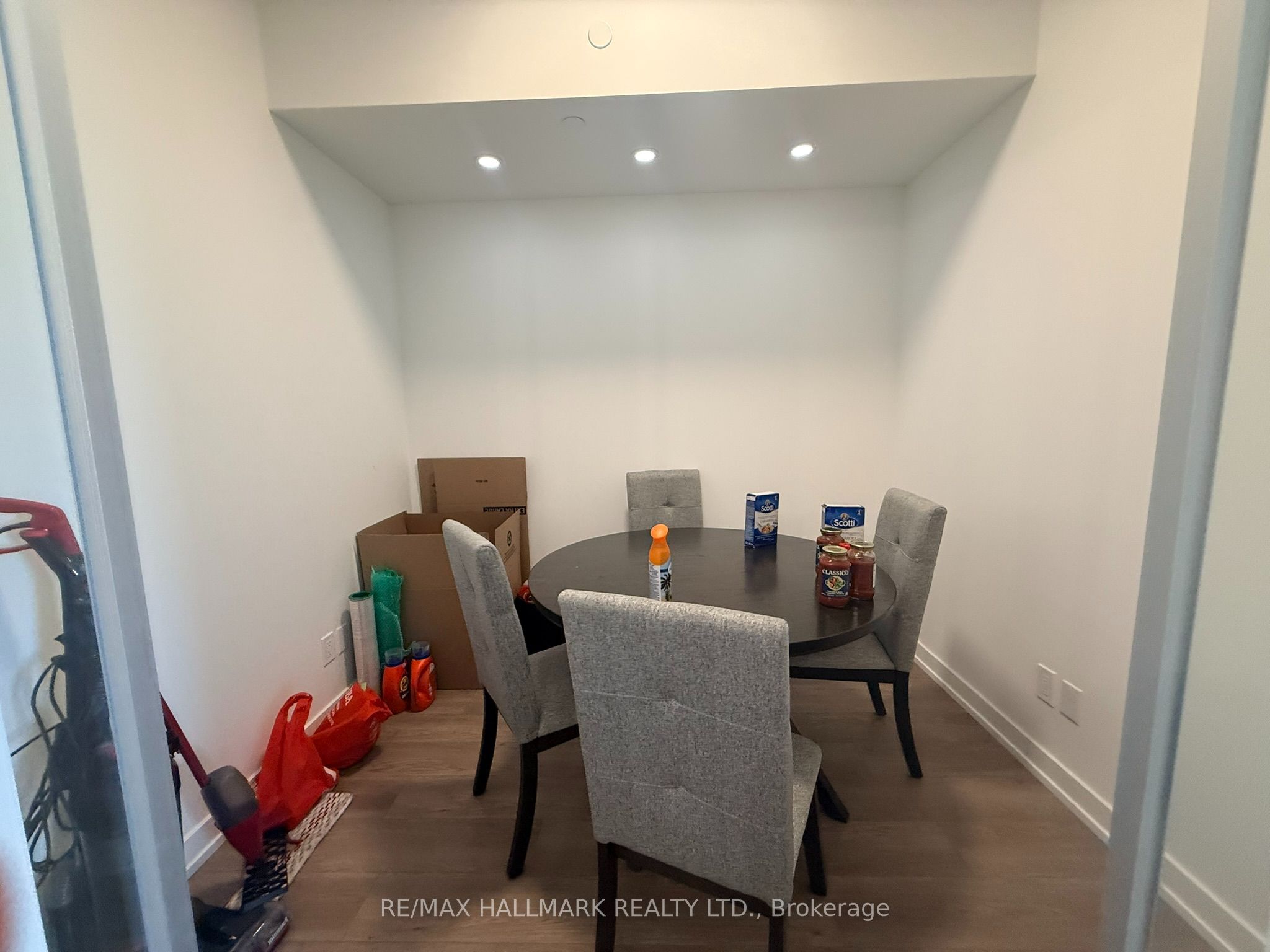 181 Sheppard Avenue E 810 Property Photo 6