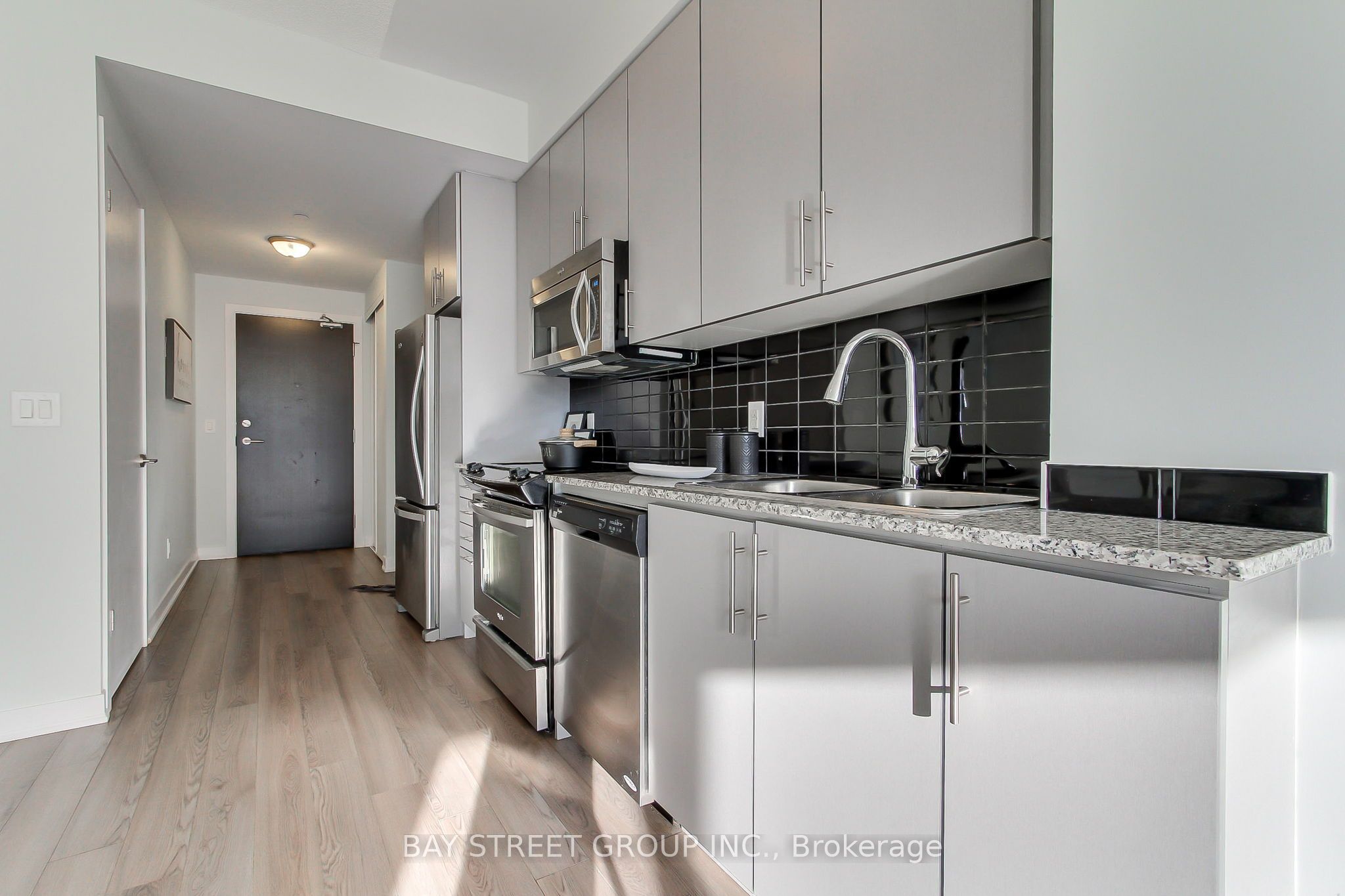 60 Berwick Avenue 1212 Property Photo 6