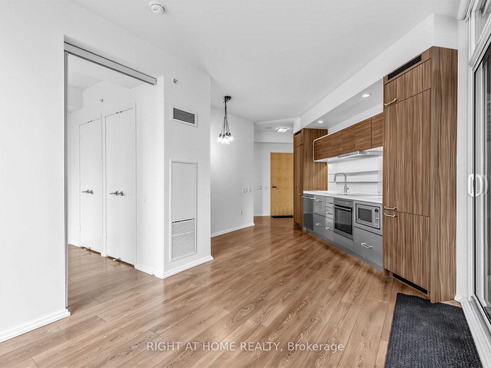 45 Charles Street E 2006 Property Photo 16
