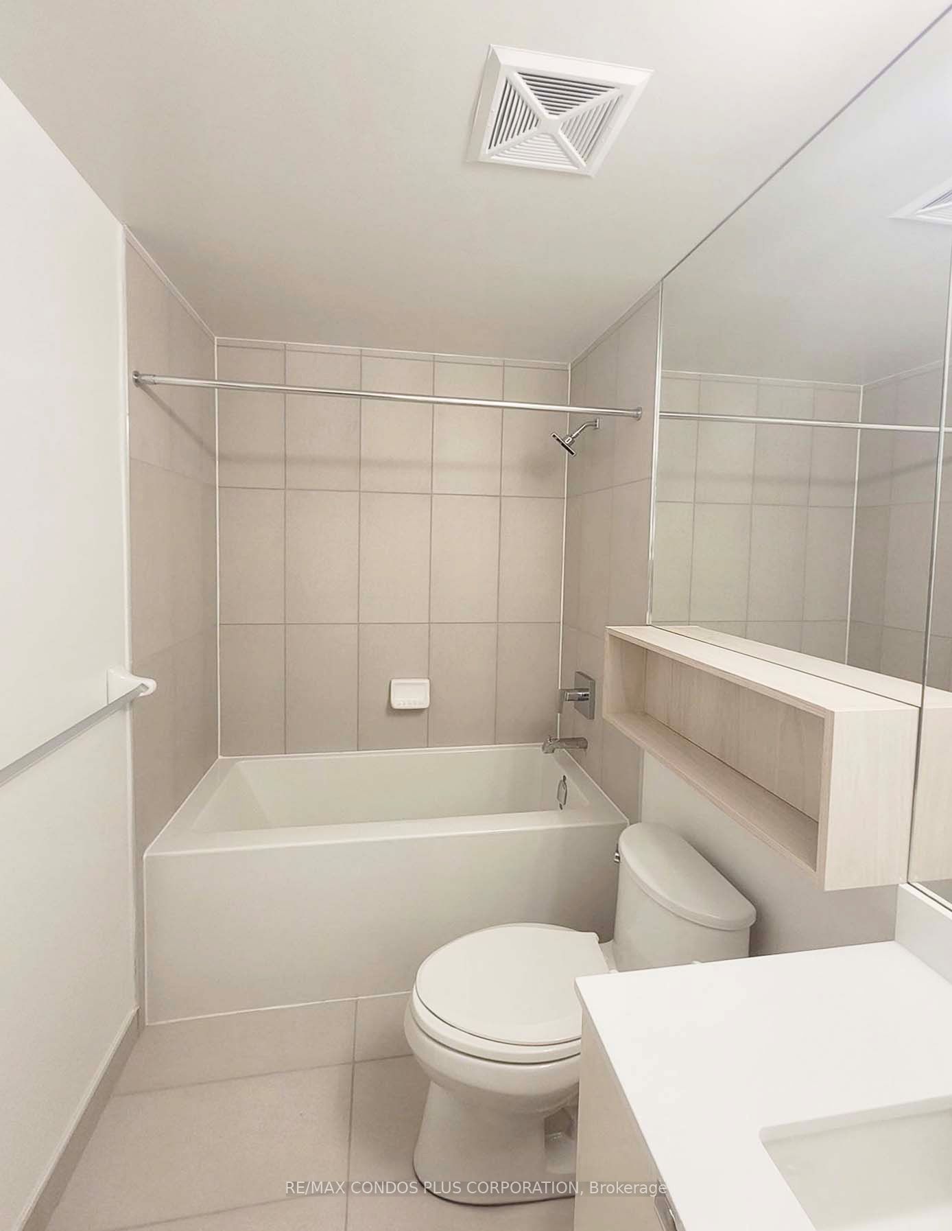 121 Lower Sherbourne Street 946 Property Photo 5