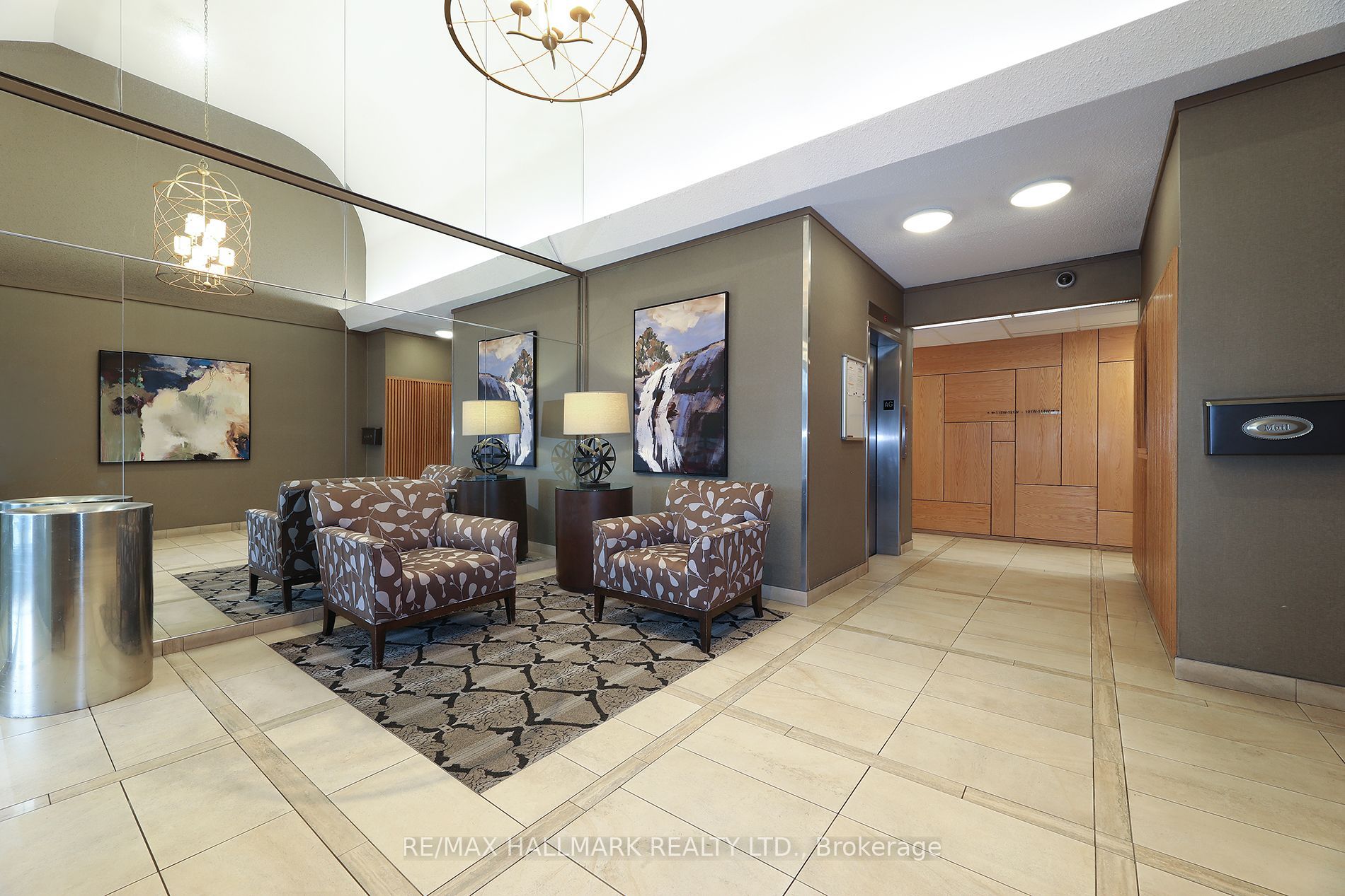 20 Fashion Roseway 415 Property Photo 2