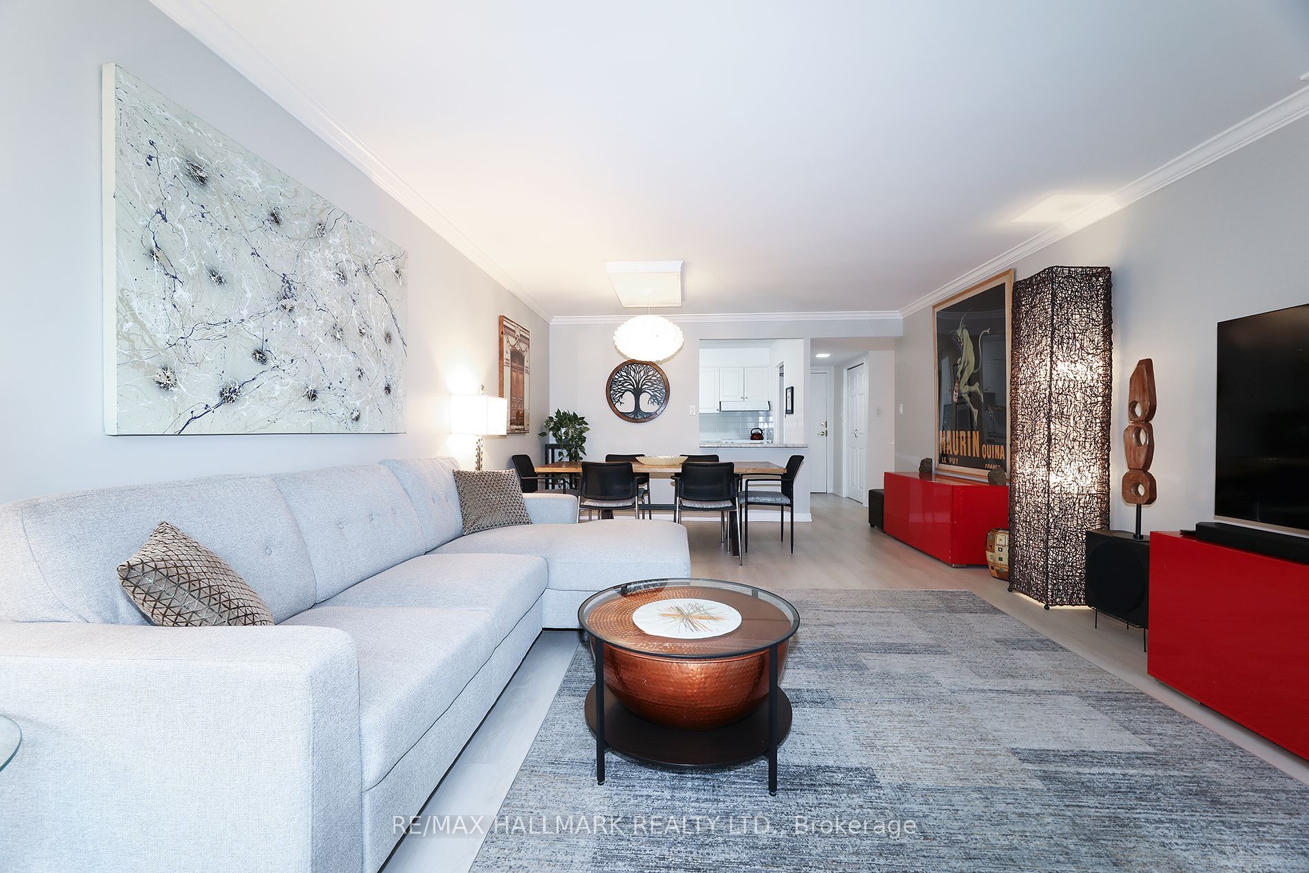 20 Fashion Roseway 415 Property Photo 7