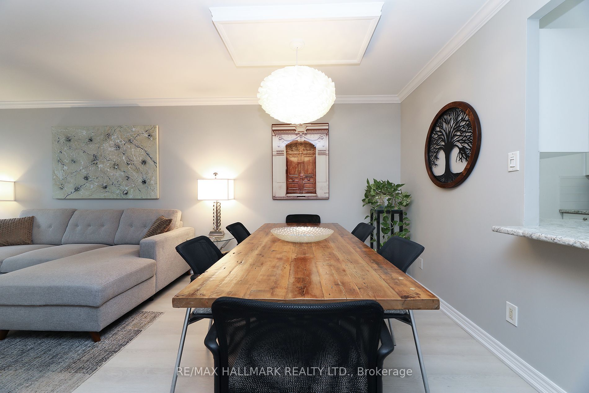 20 Fashion Roseway 415 Property Photo 9