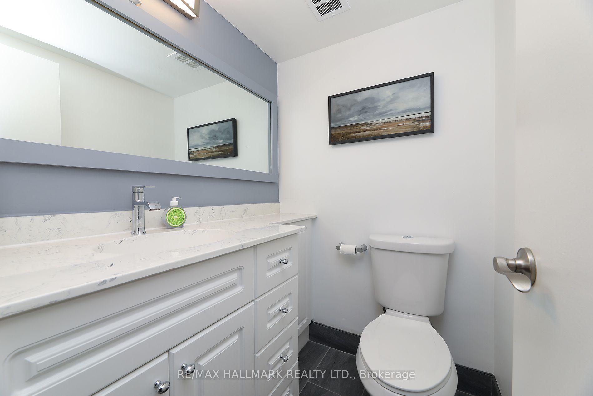 20 Fashion Roseway 415 Property Photo 12