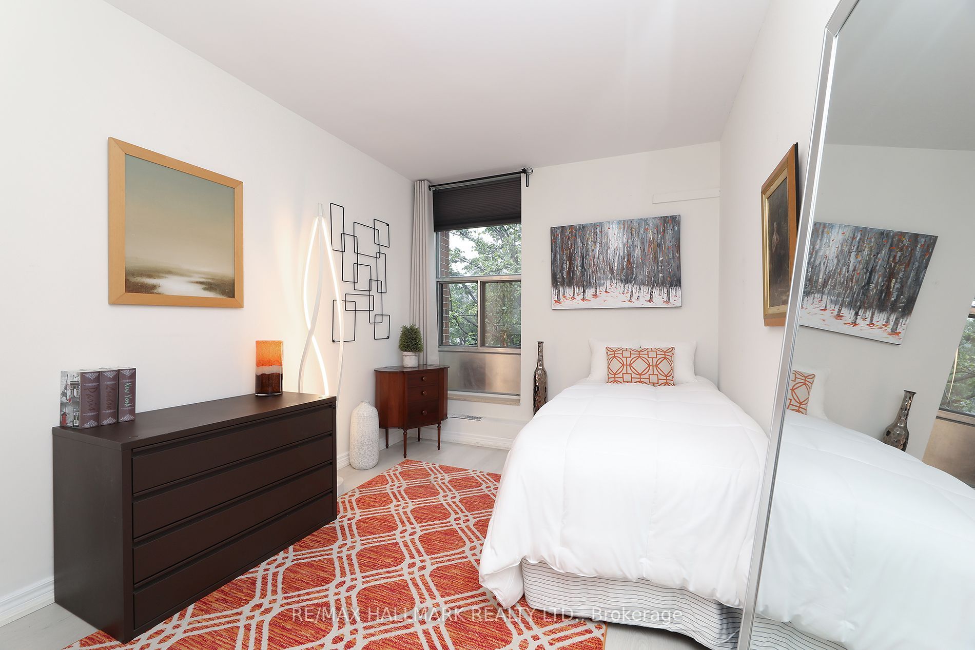 20 Fashion Roseway 415 Property Photo 13