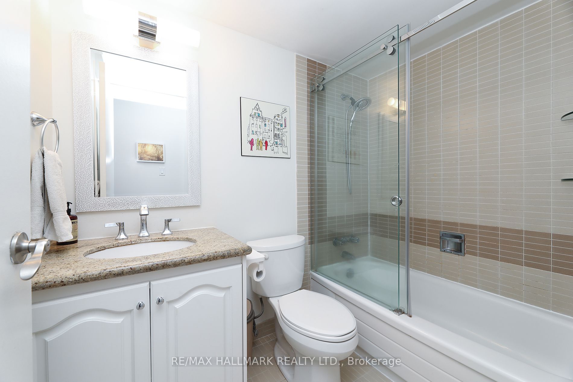 20 Fashion Roseway 415 Property Photo 15