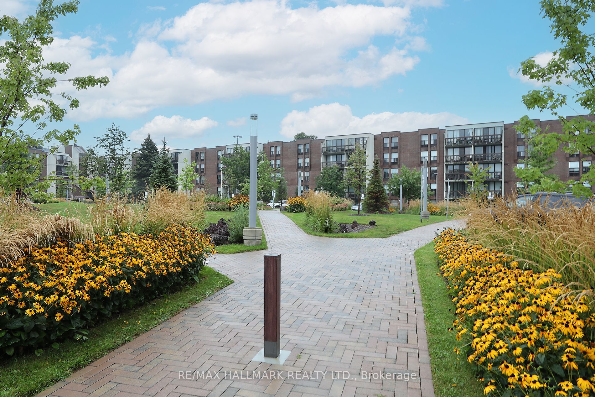 20 Fashion Roseway 415 Property Photo 20