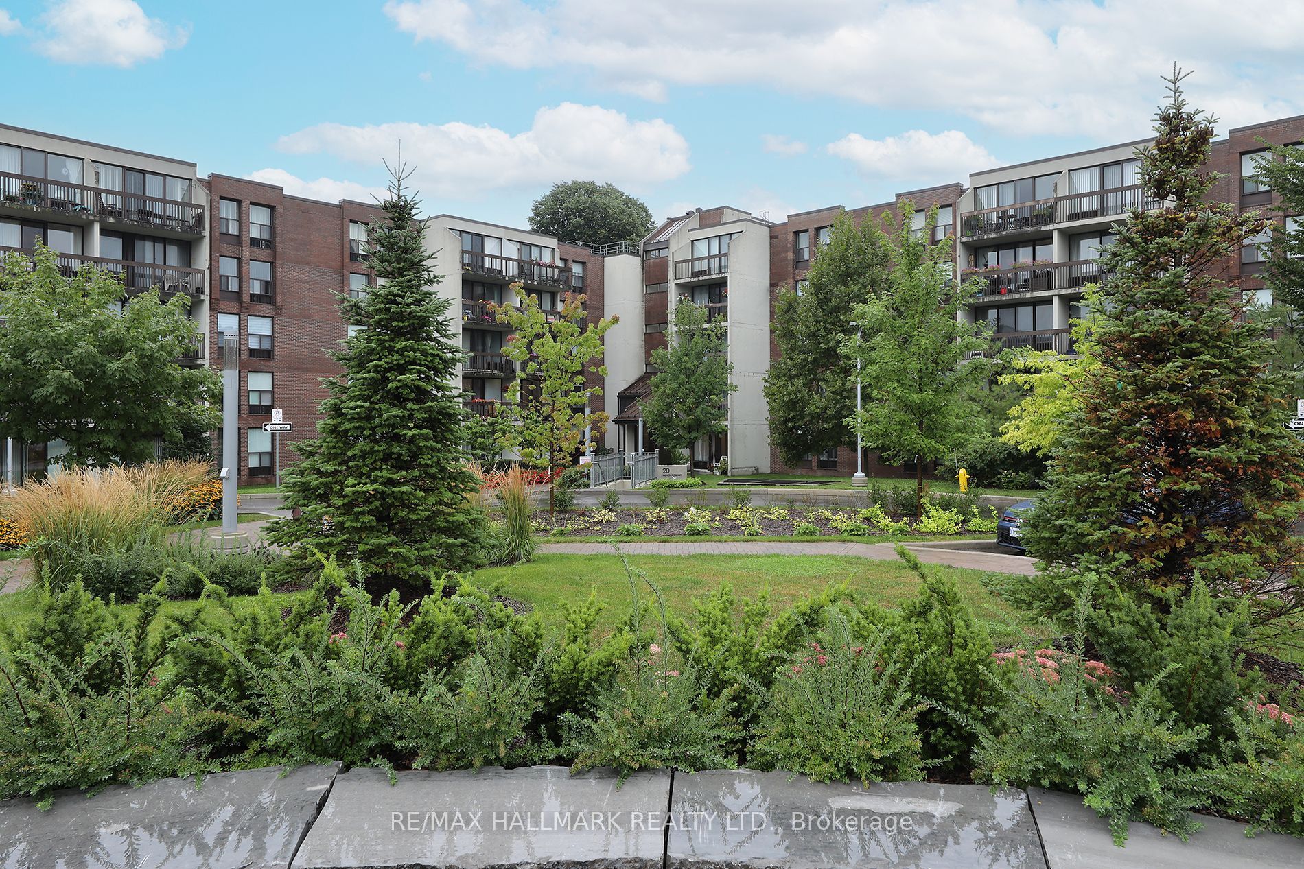 20 Fashion Roseway 415 Property Photo 21
