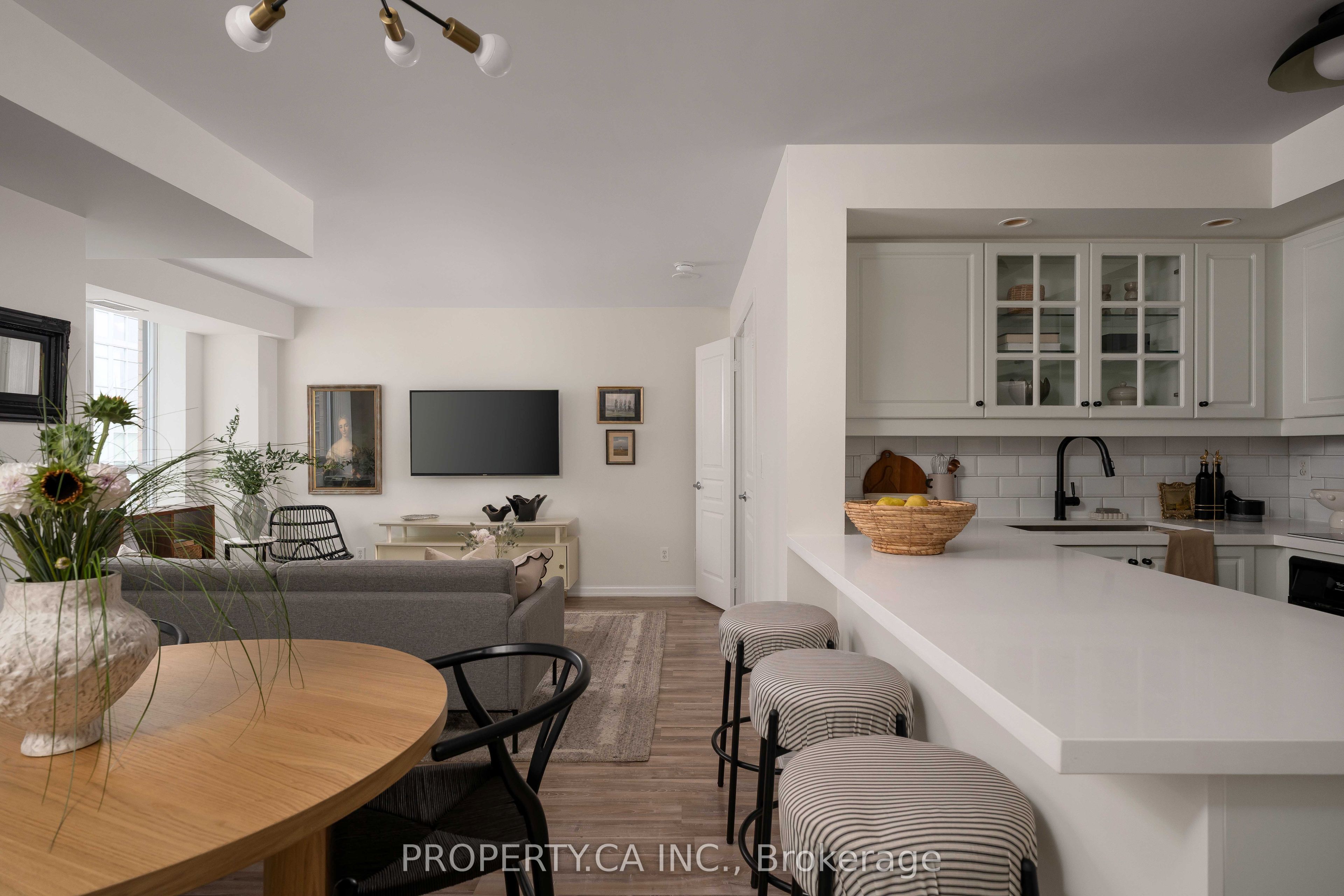 140 Simcoe Street #919 Property Photo 1