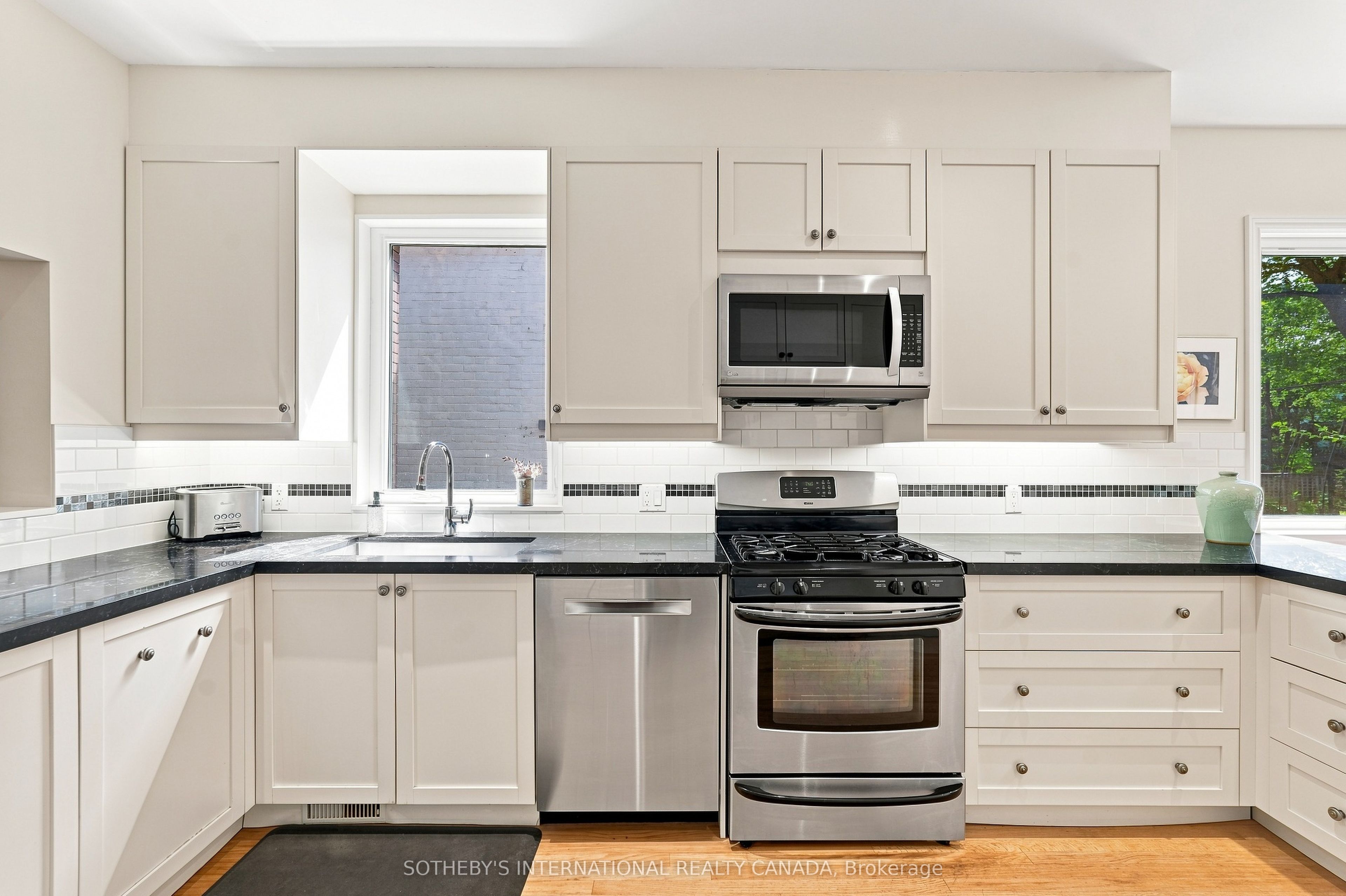 356 Howland Avenue Property Photo 7