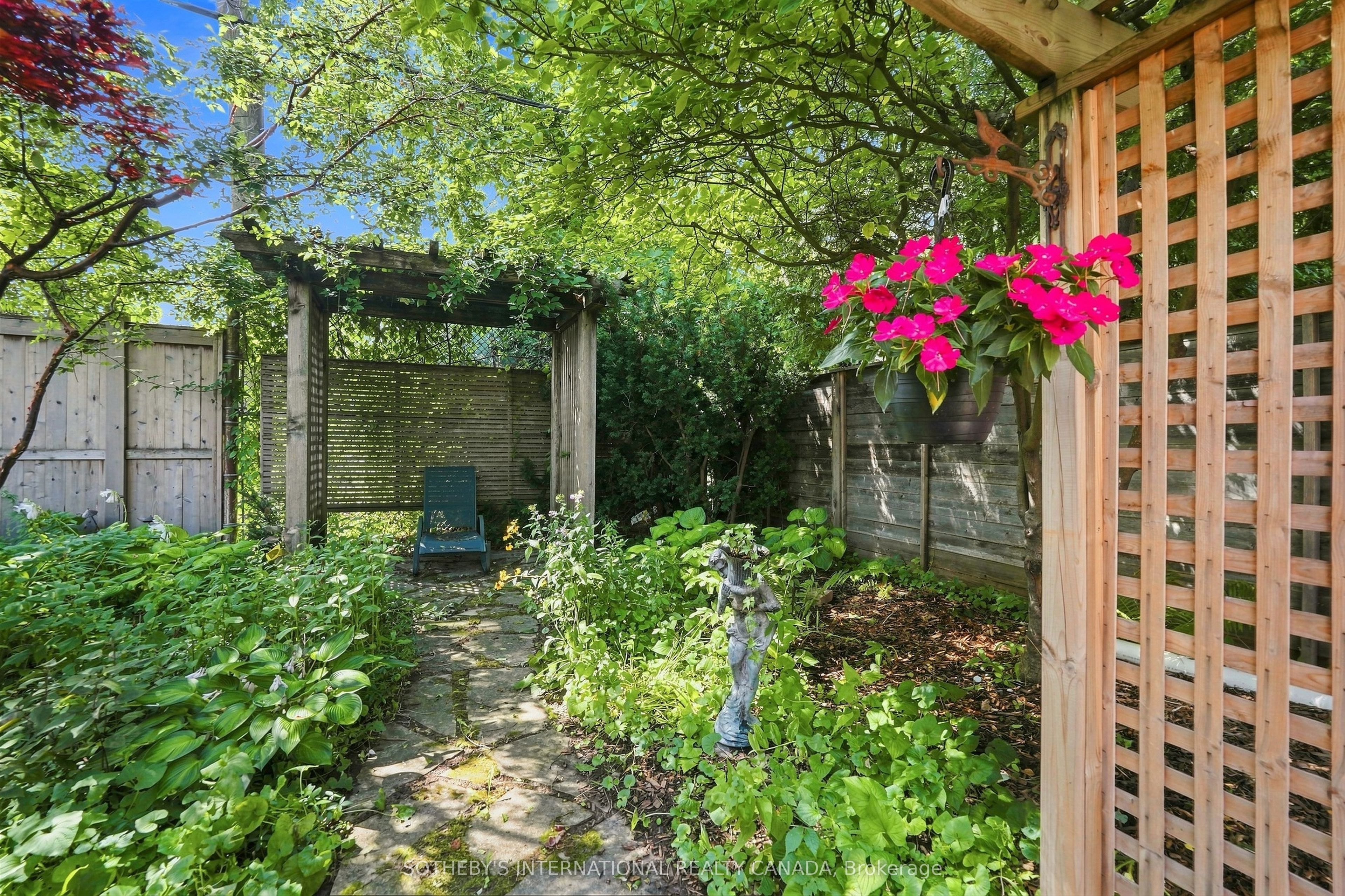 356 Howland Avenue Property Photo 23