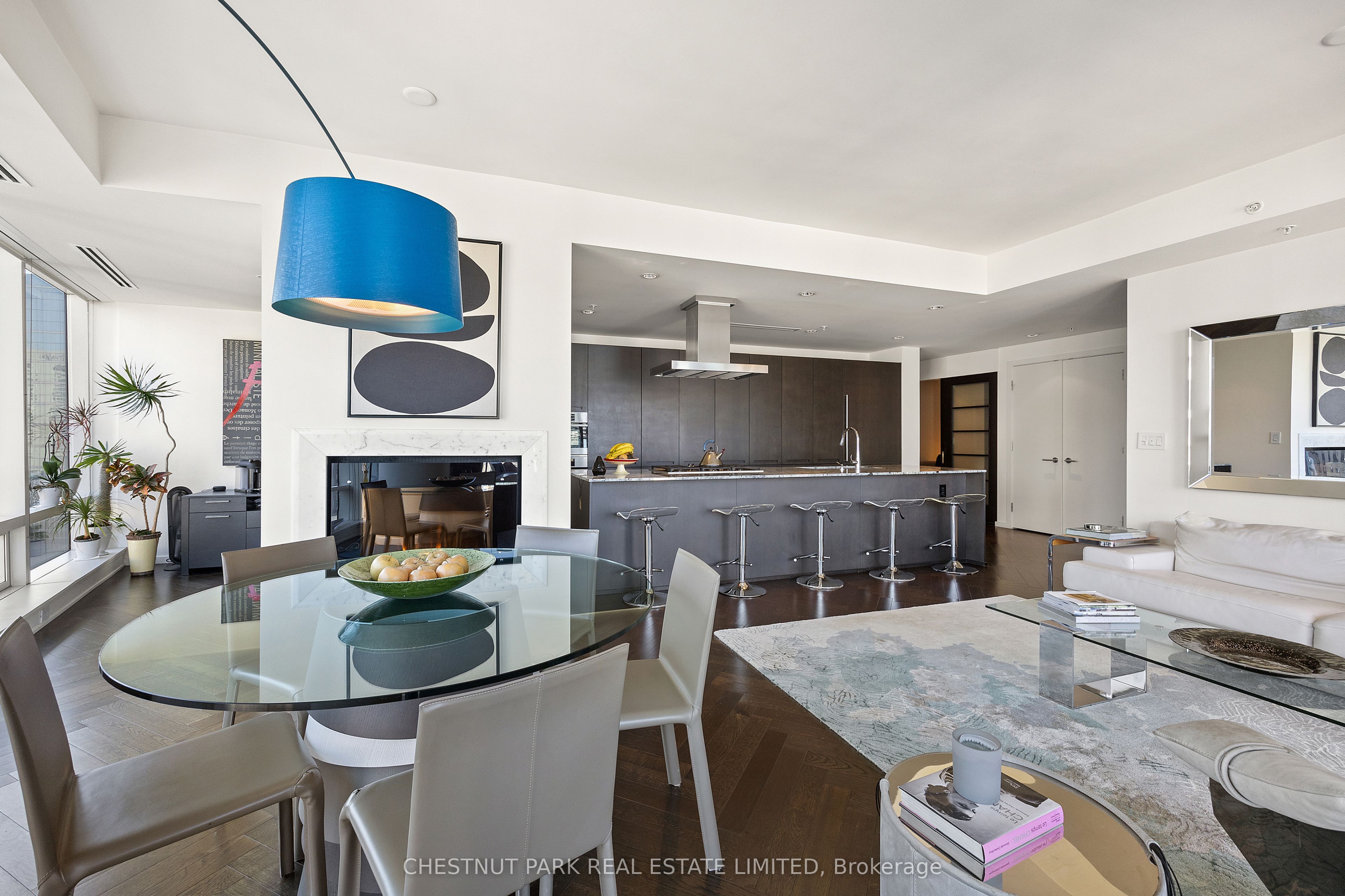 180 University Avenue 3006 Property Photo 1