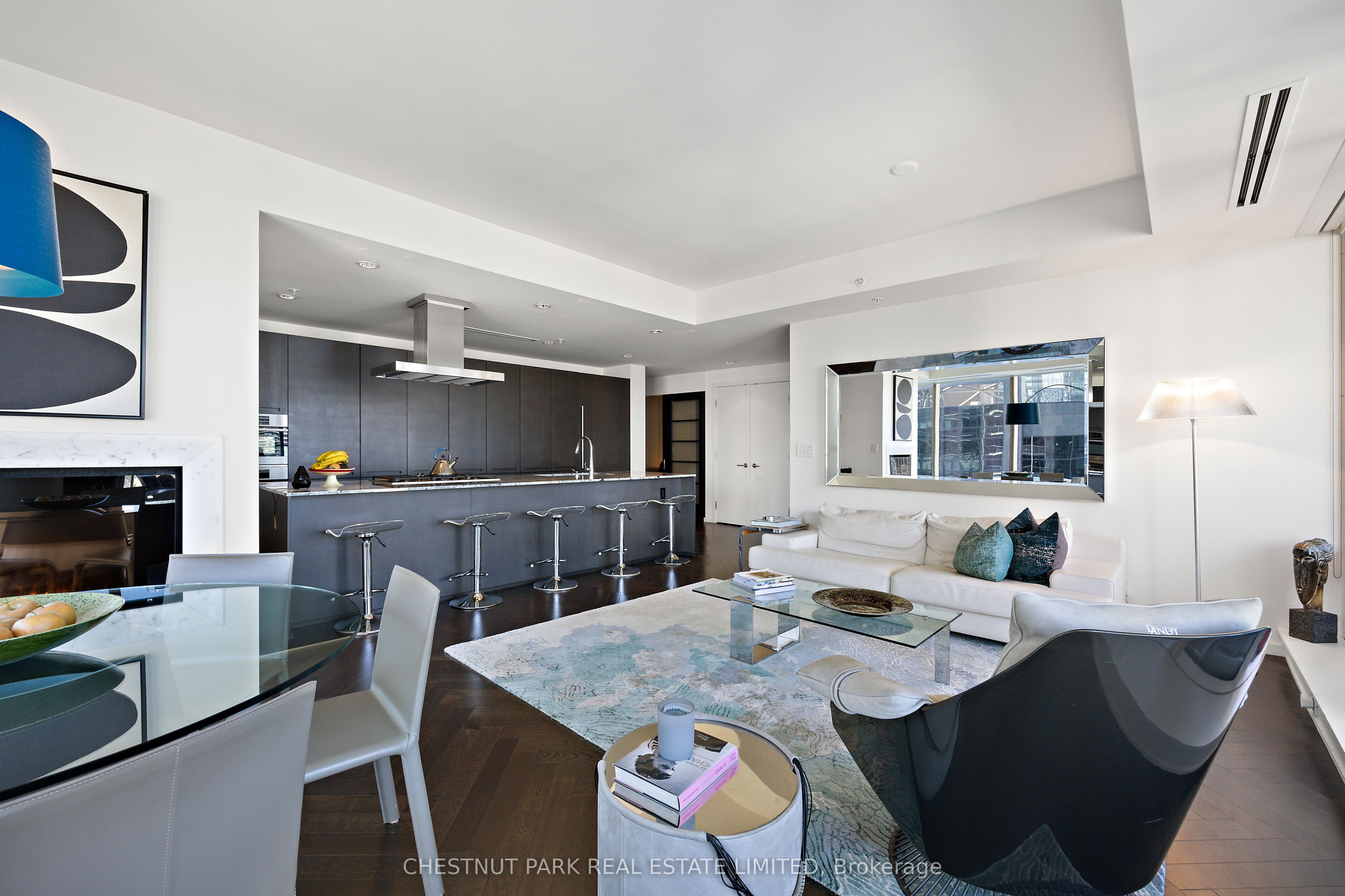 180 University Avenue 3006 Property Photo 10