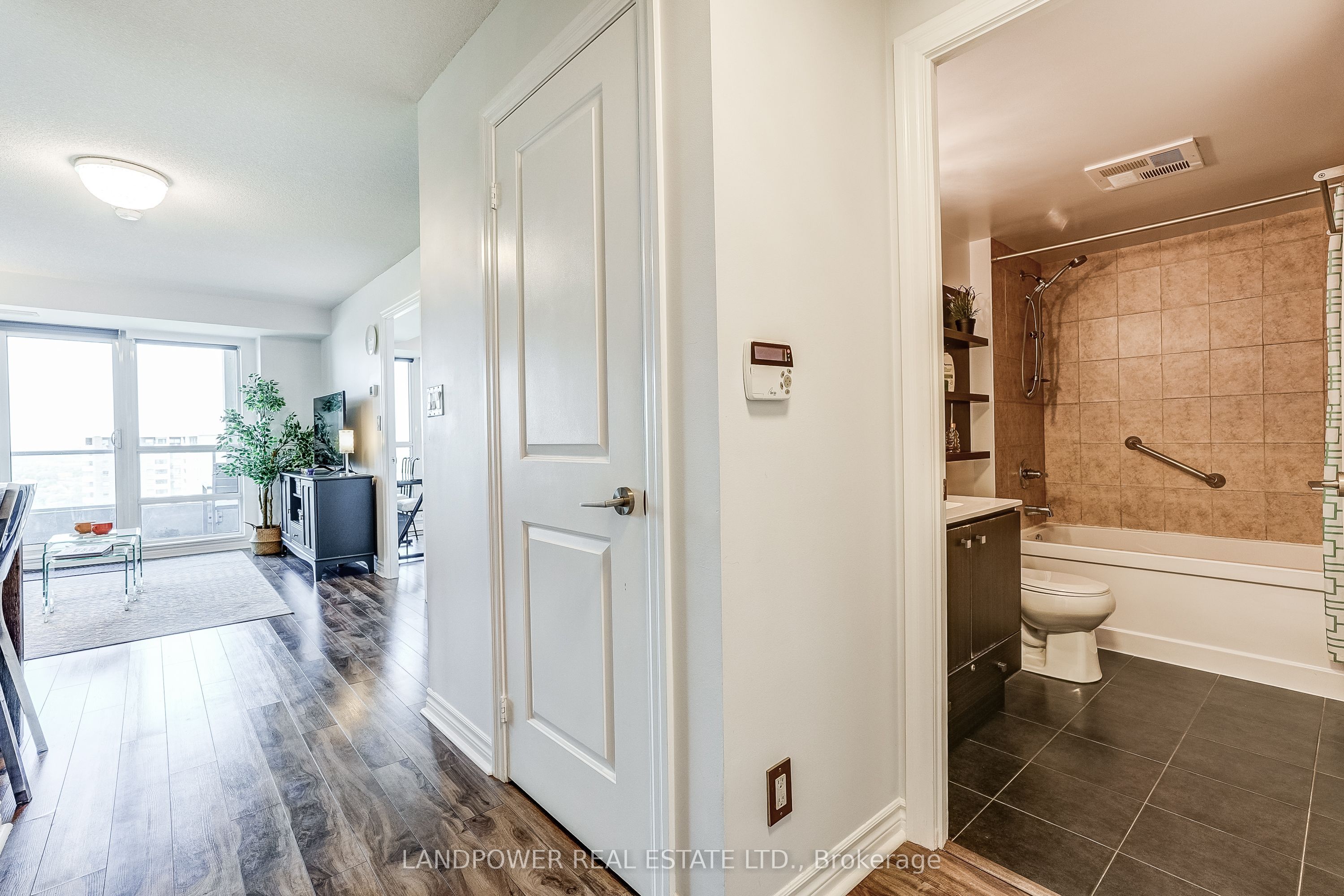 2015 Sheppard Avenue E 2006 Property Photo 7