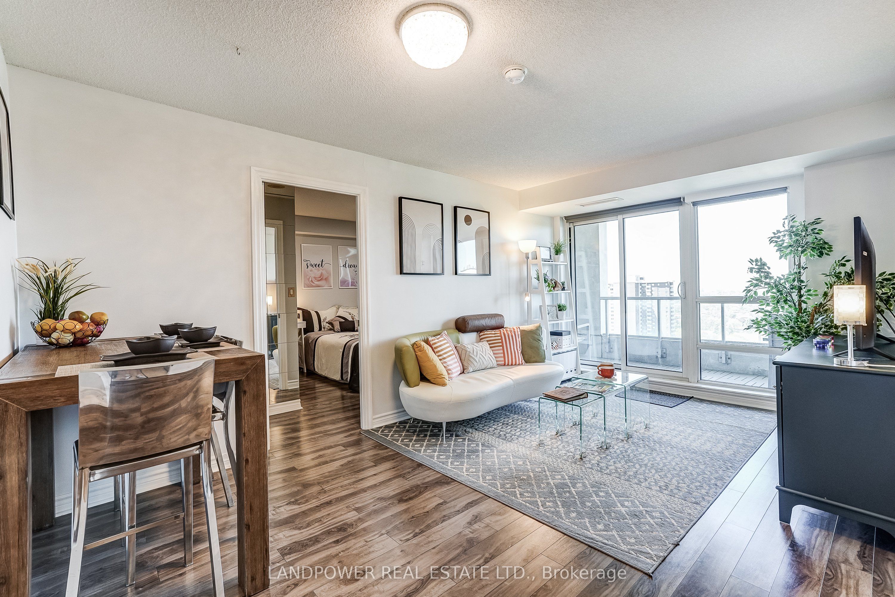 2015 Sheppard Avenue E 2006 Property Photo 13