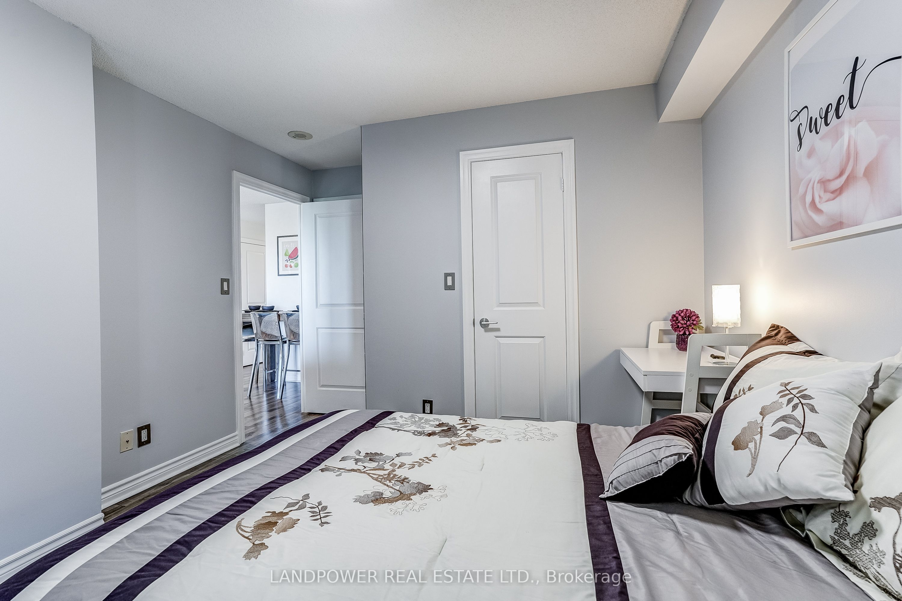 2015 Sheppard Avenue E 2006 Property Photo 18