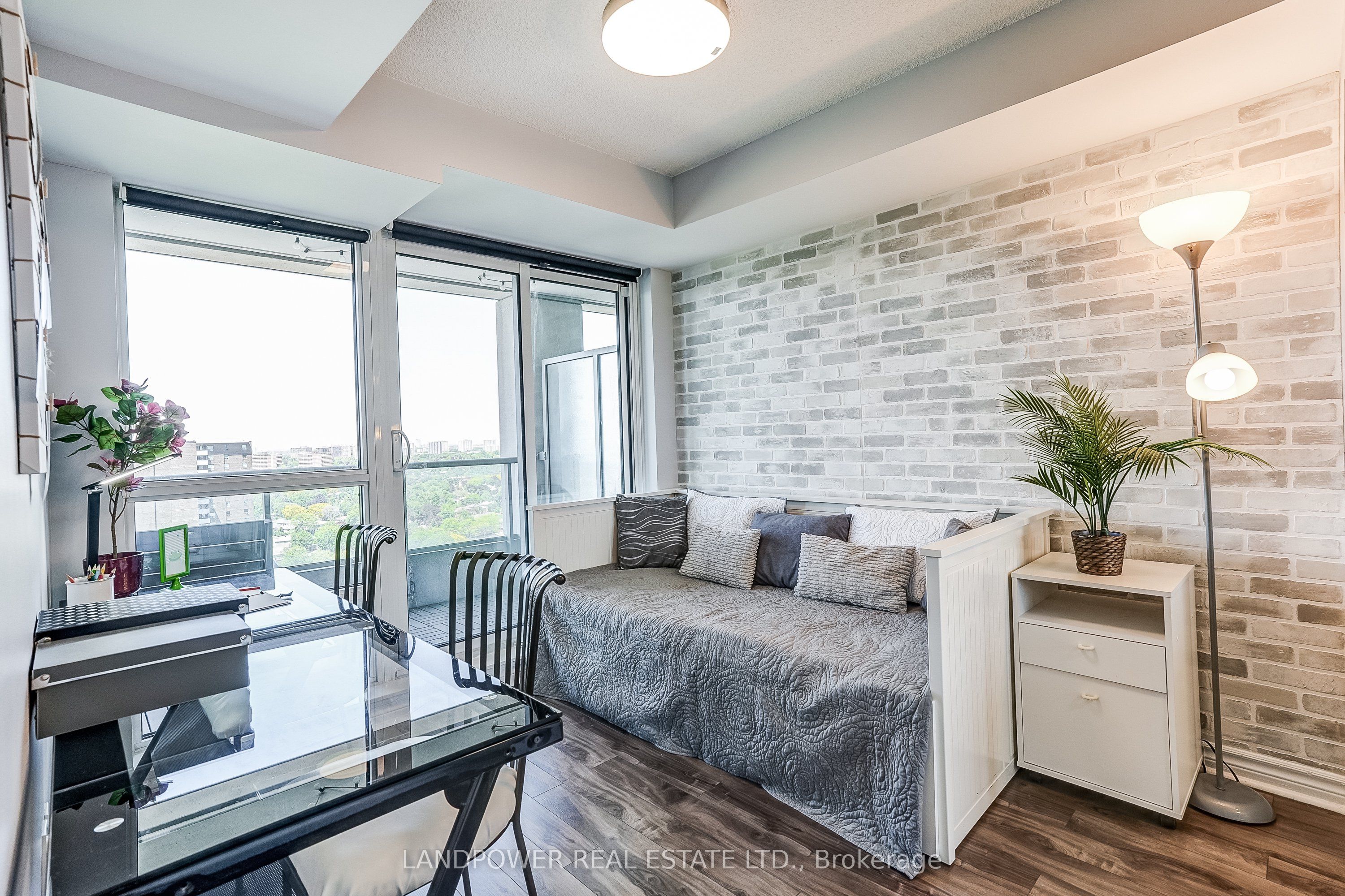 2015 Sheppard Avenue E 2006 Property Photo 19