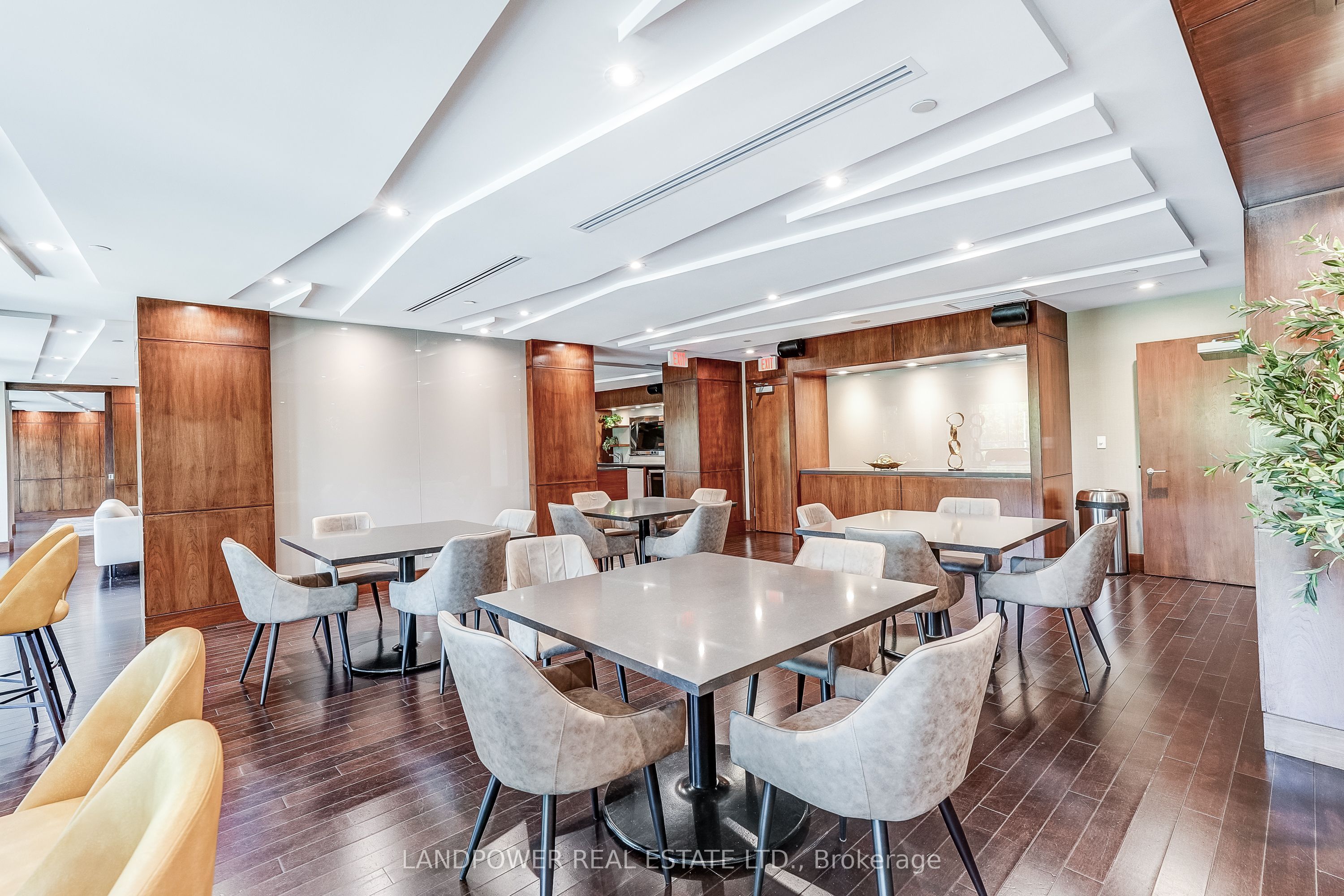 2015 Sheppard Avenue E 2006 Property Photo 32
