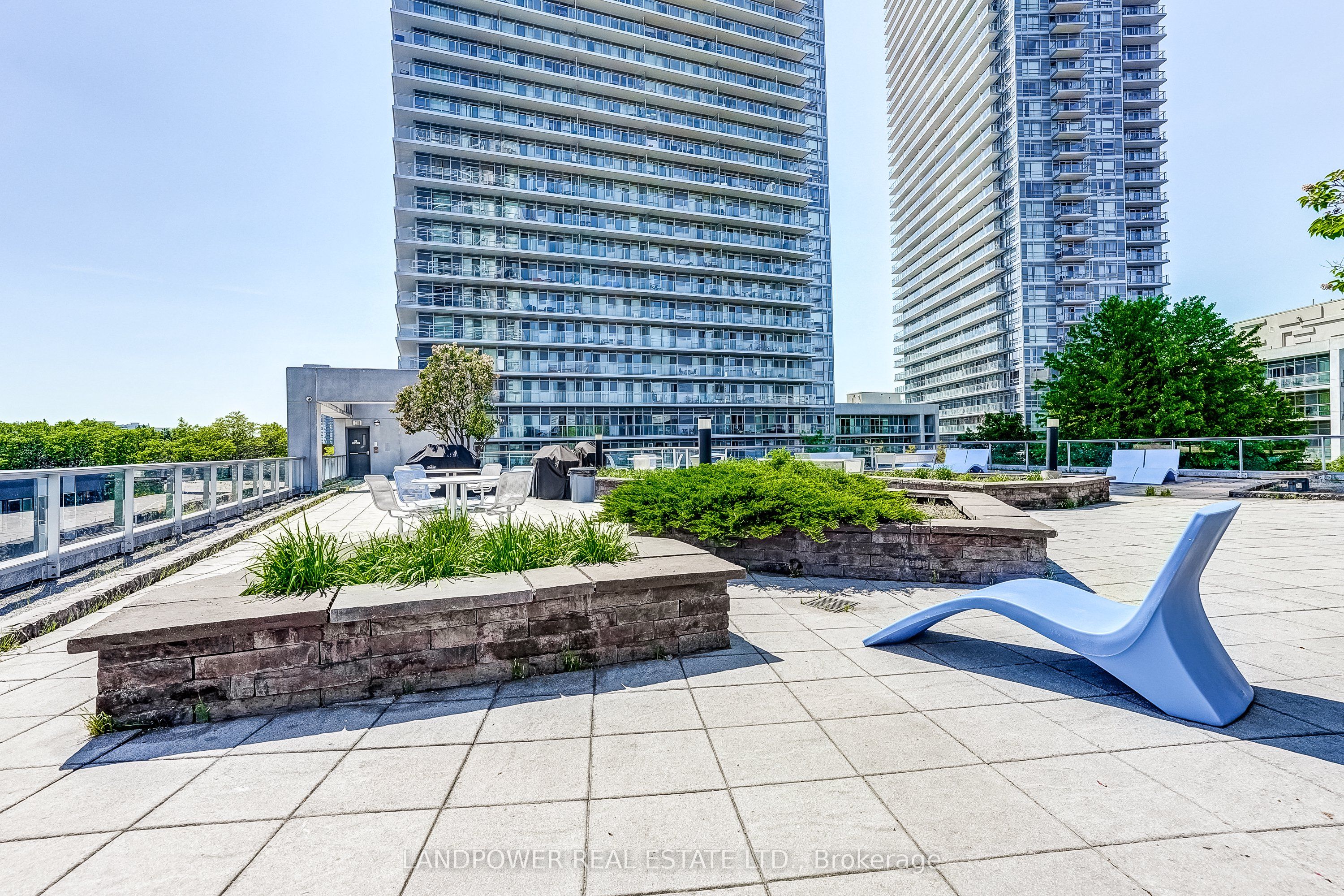 2015 Sheppard Avenue E 2006 Property Photo 40