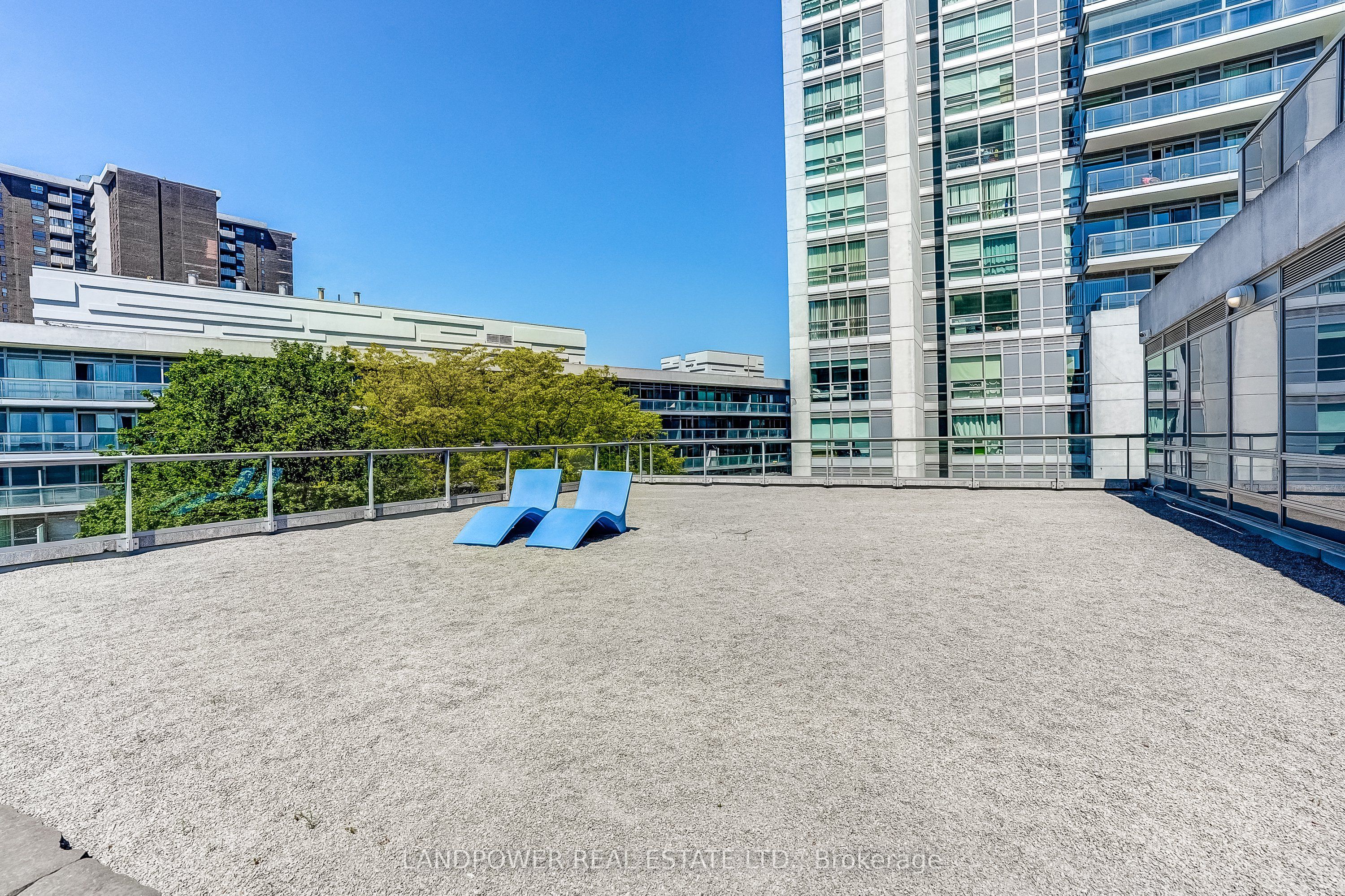 2015 Sheppard Avenue E 2006 Property Photo 41