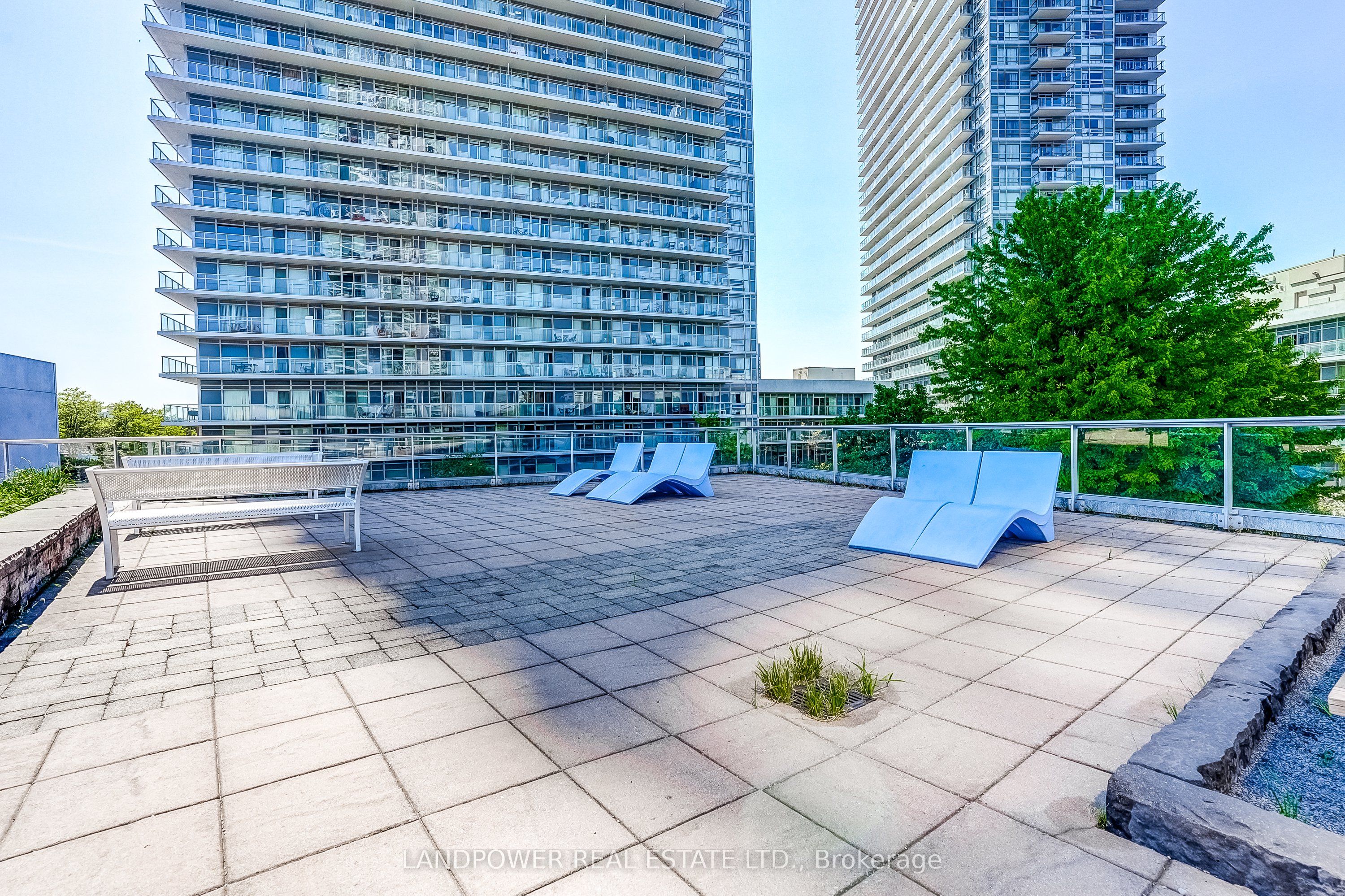 2015 Sheppard Avenue E 2006 Property Photo 42