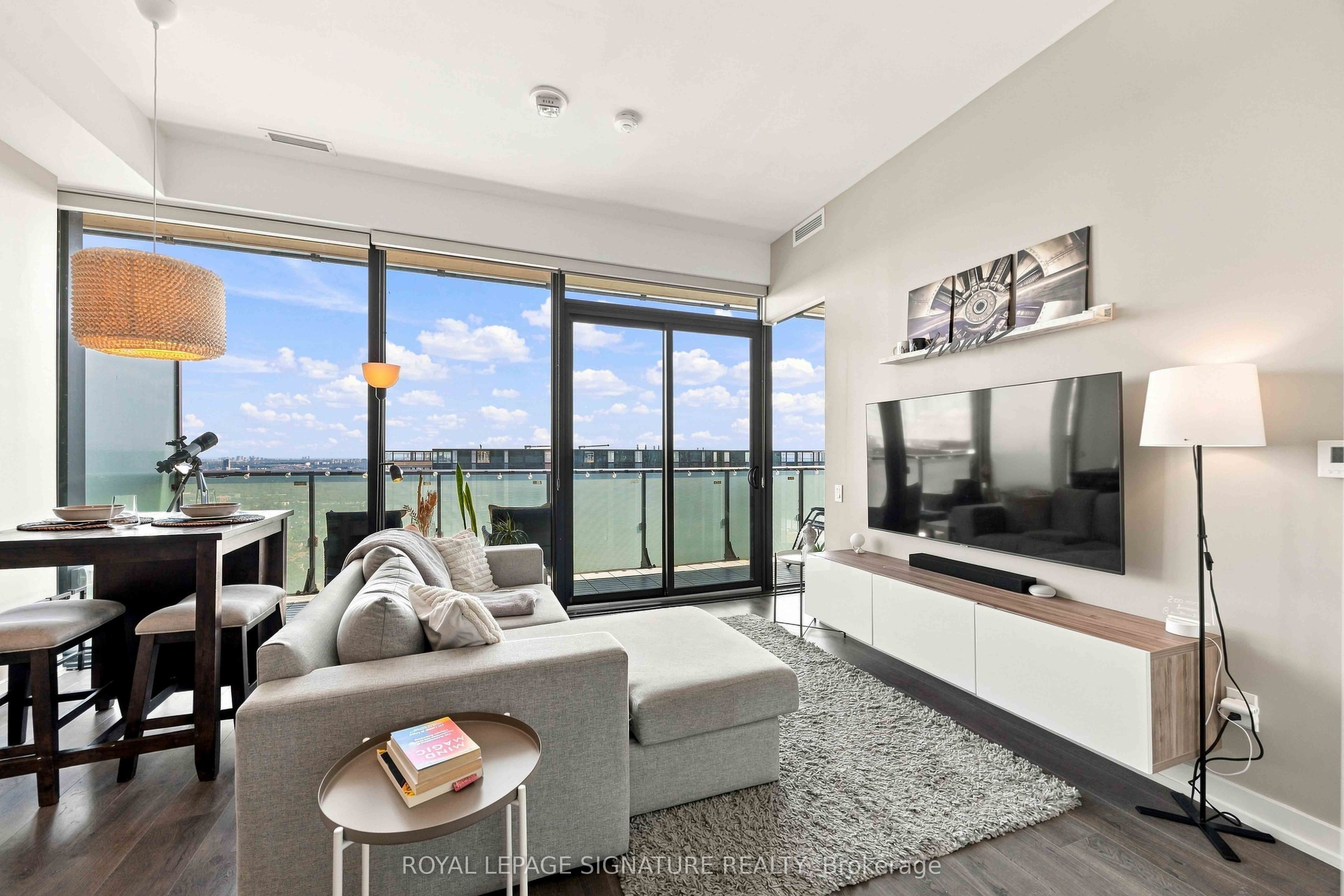161 Roehampton Avenue 4305 Property Photo 1