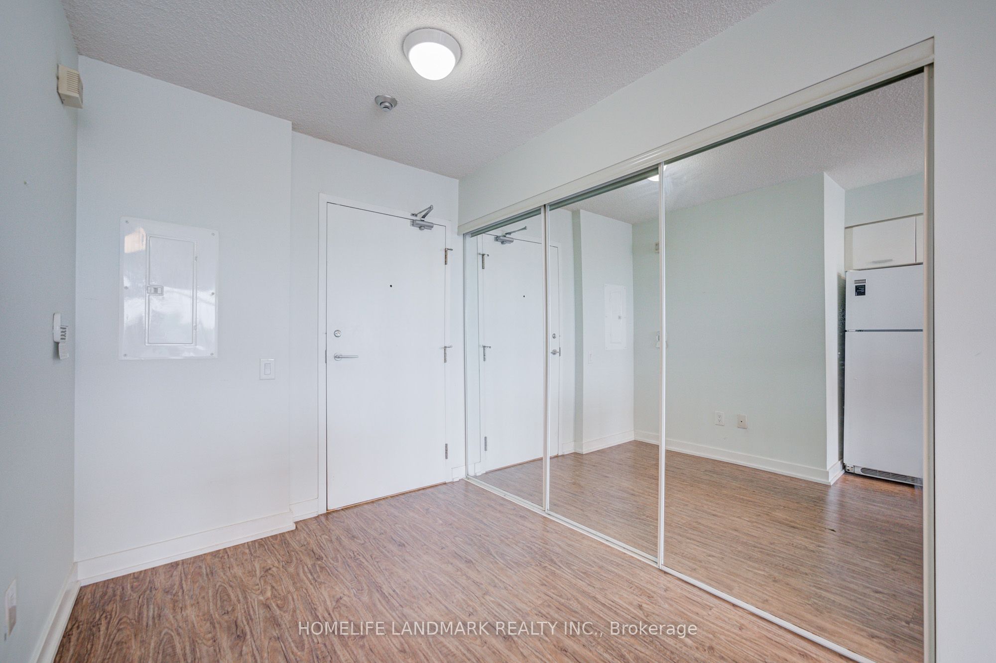 15 Singer Court 305 Property Photo 8
