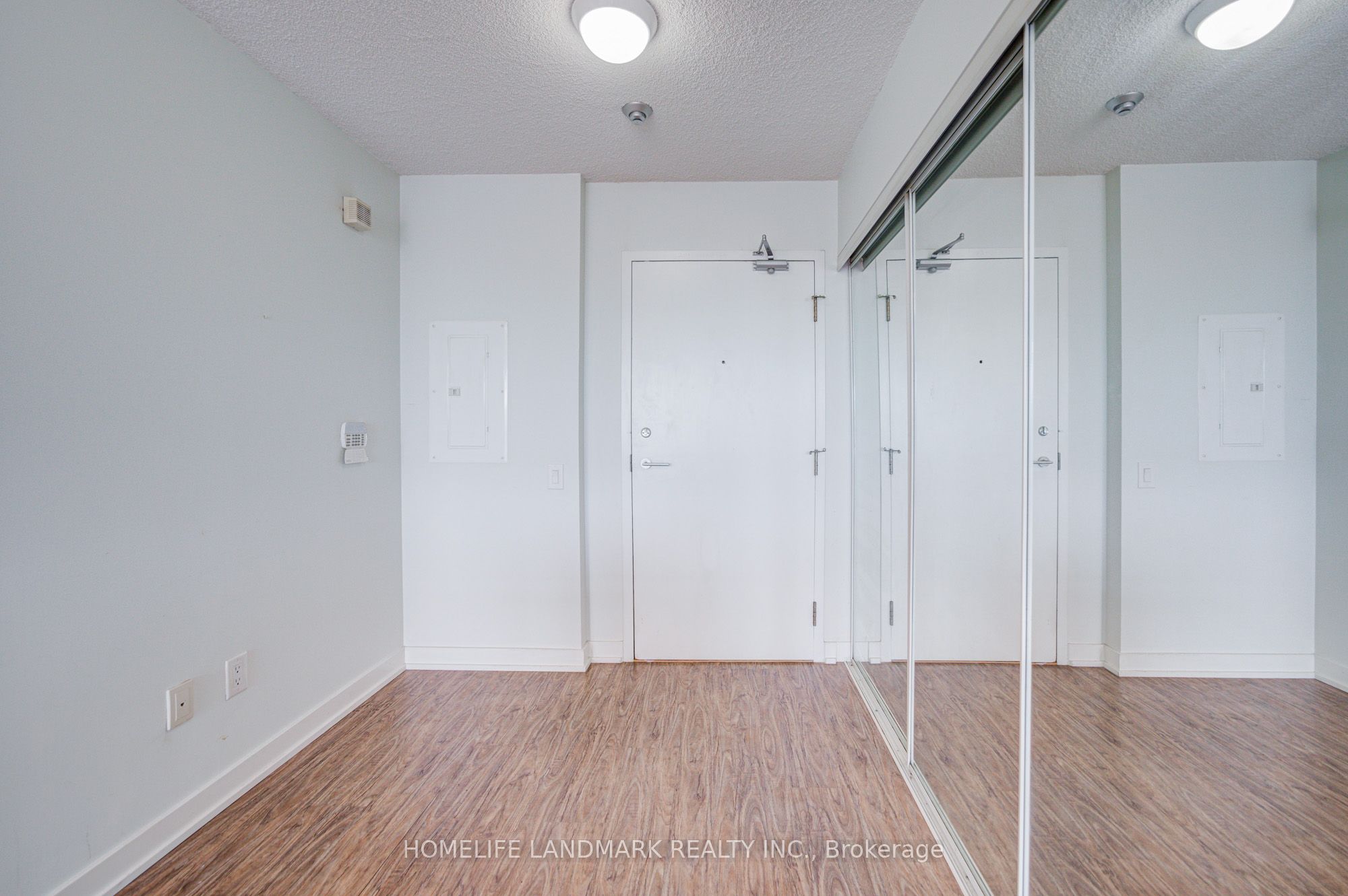 15 Singer Court 305 Property Photo 9