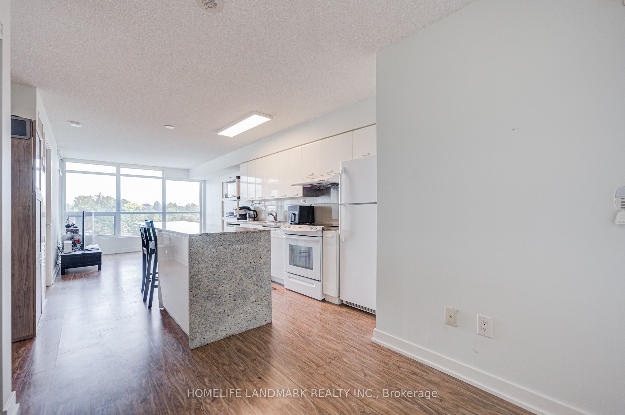 15 Singer Court 305 Property Photo 10