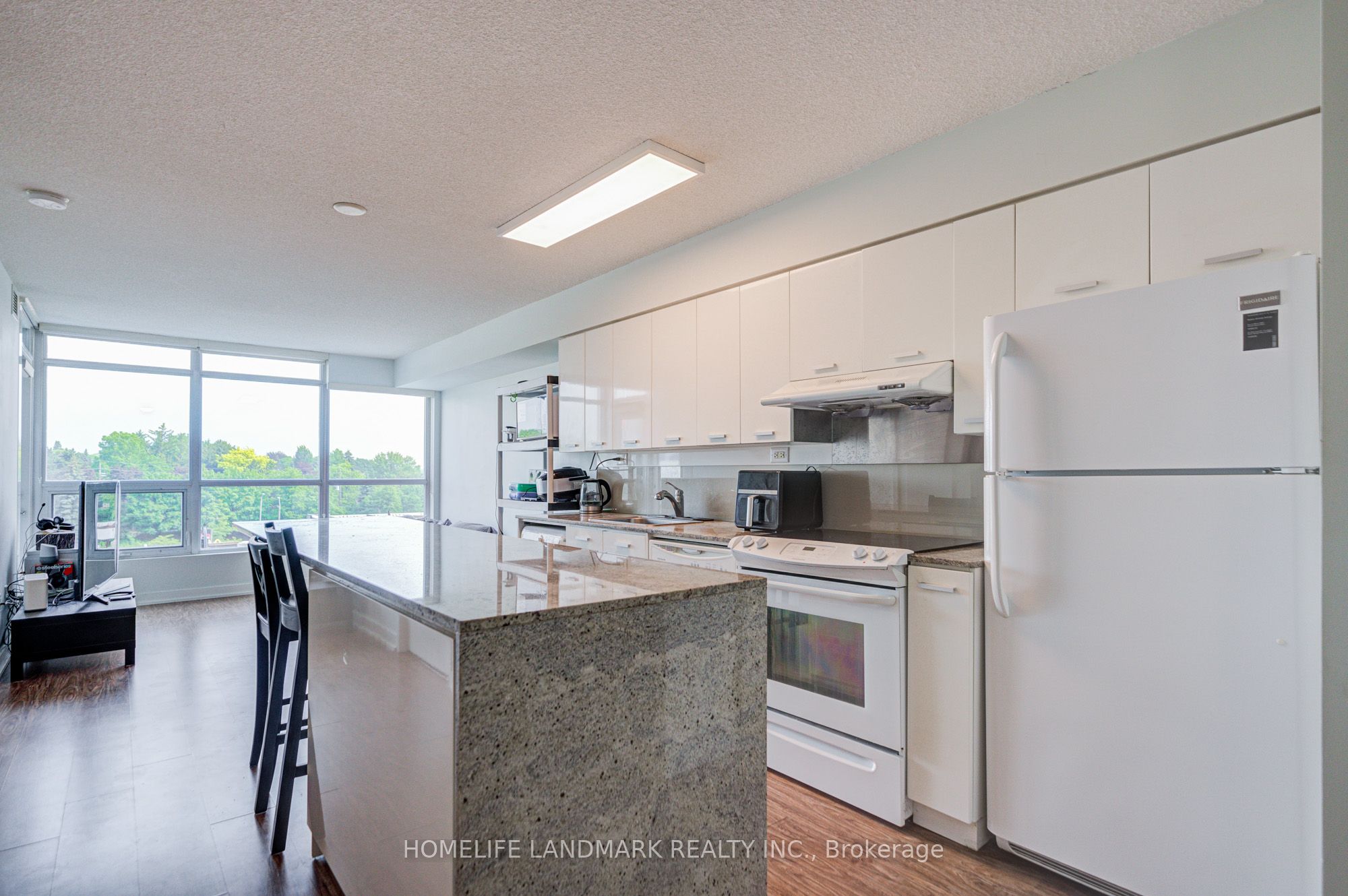 15 Singer Court 305 Property Photo 12