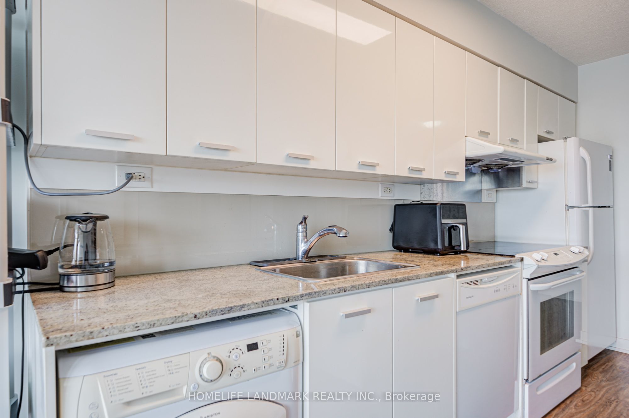 15 Singer Court 305 Property Photo 22