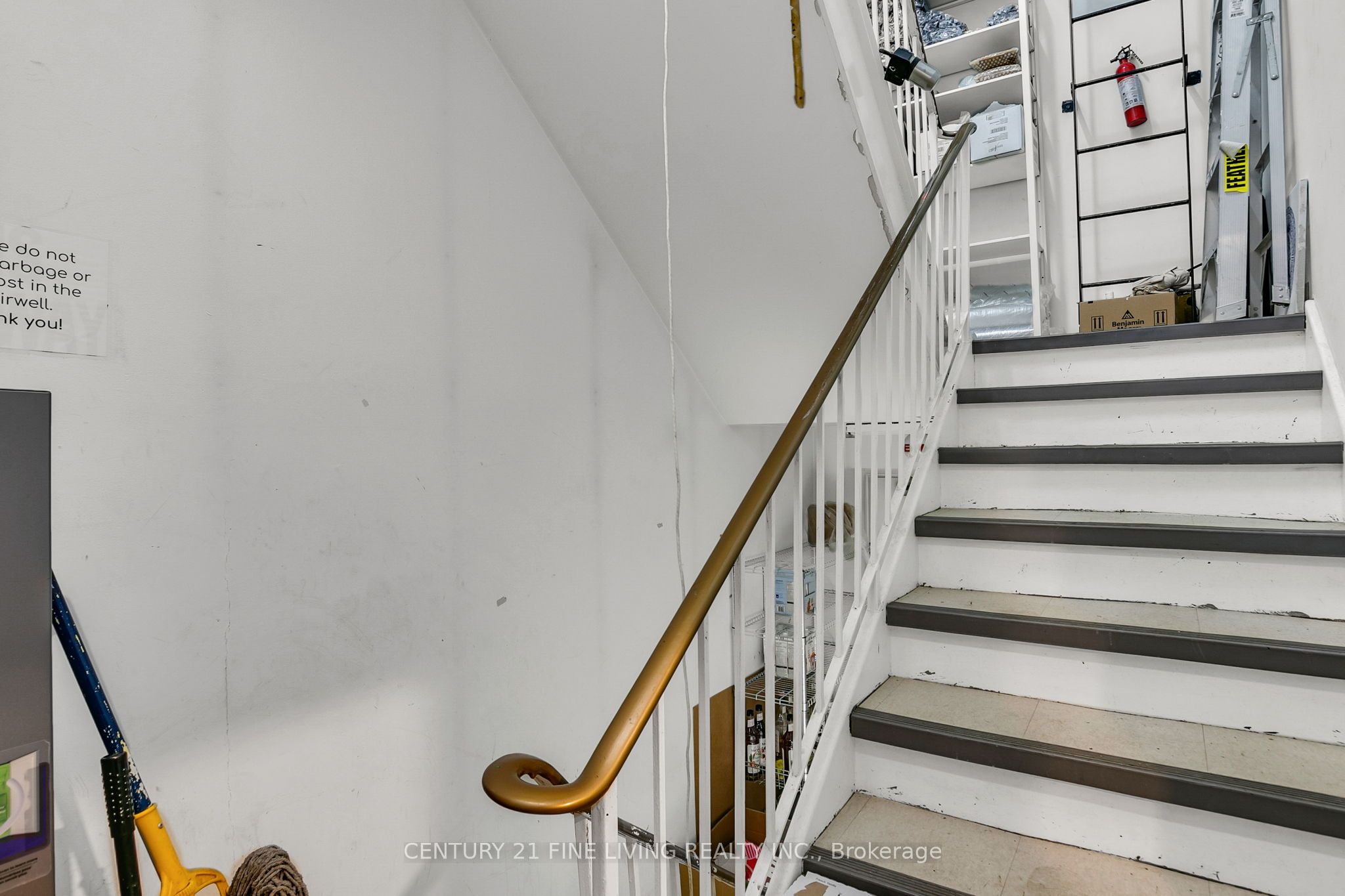 81 Huron Street Property Photo 17