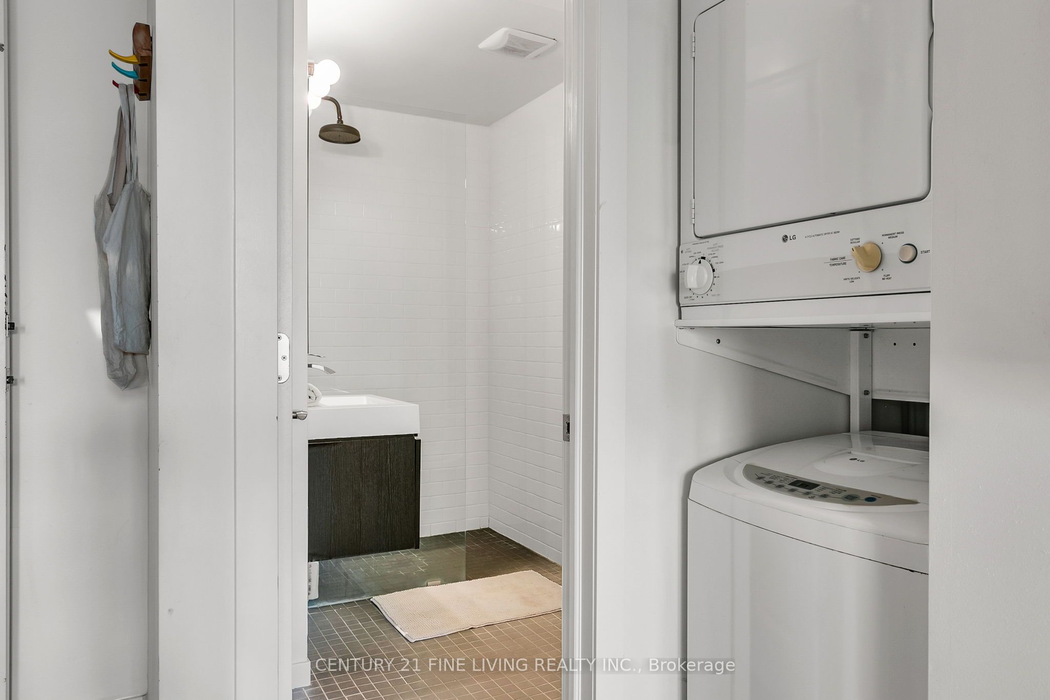 81 Huron Street Property Photo 36