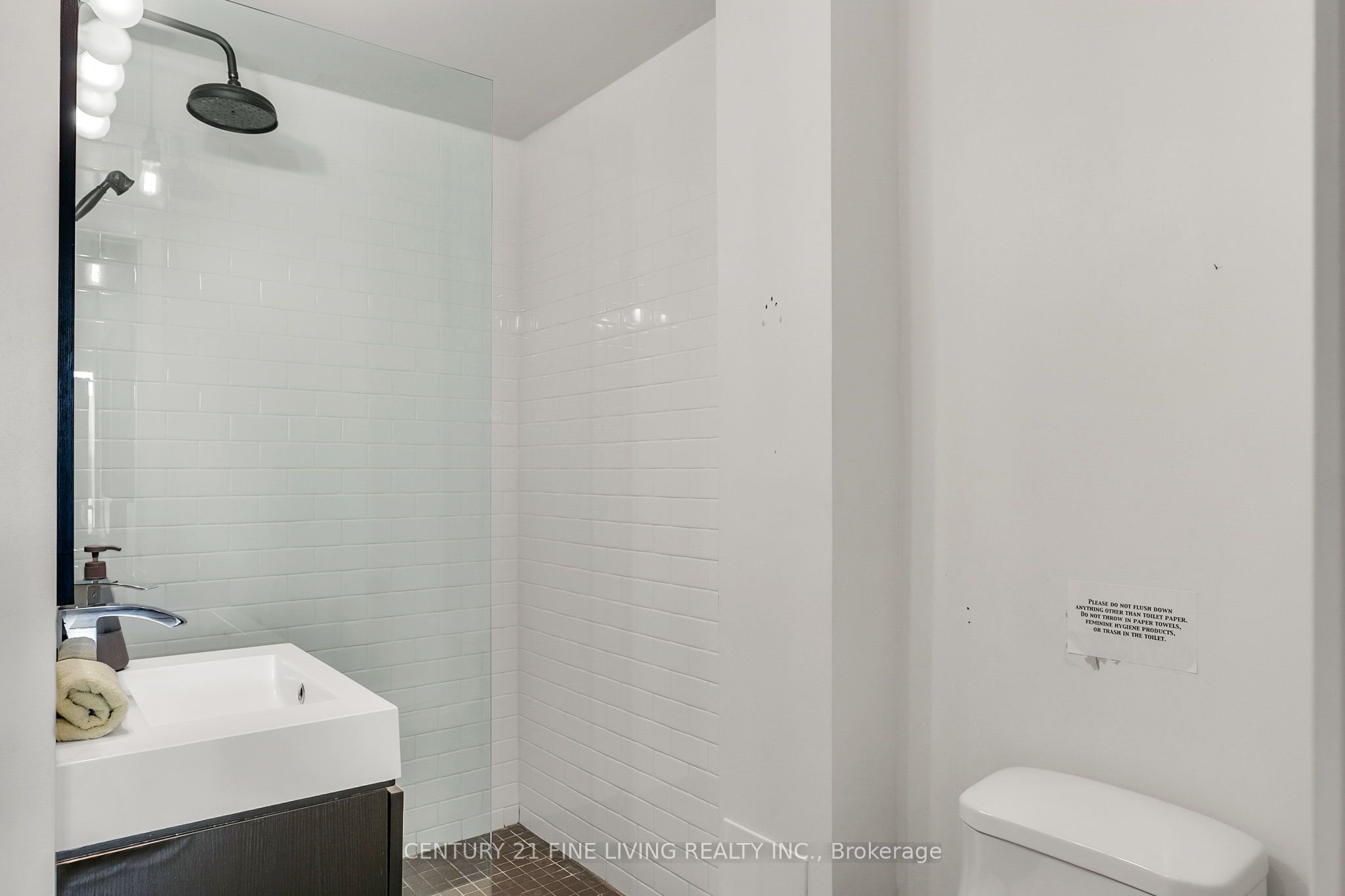 81 Huron Street Property Photo 37