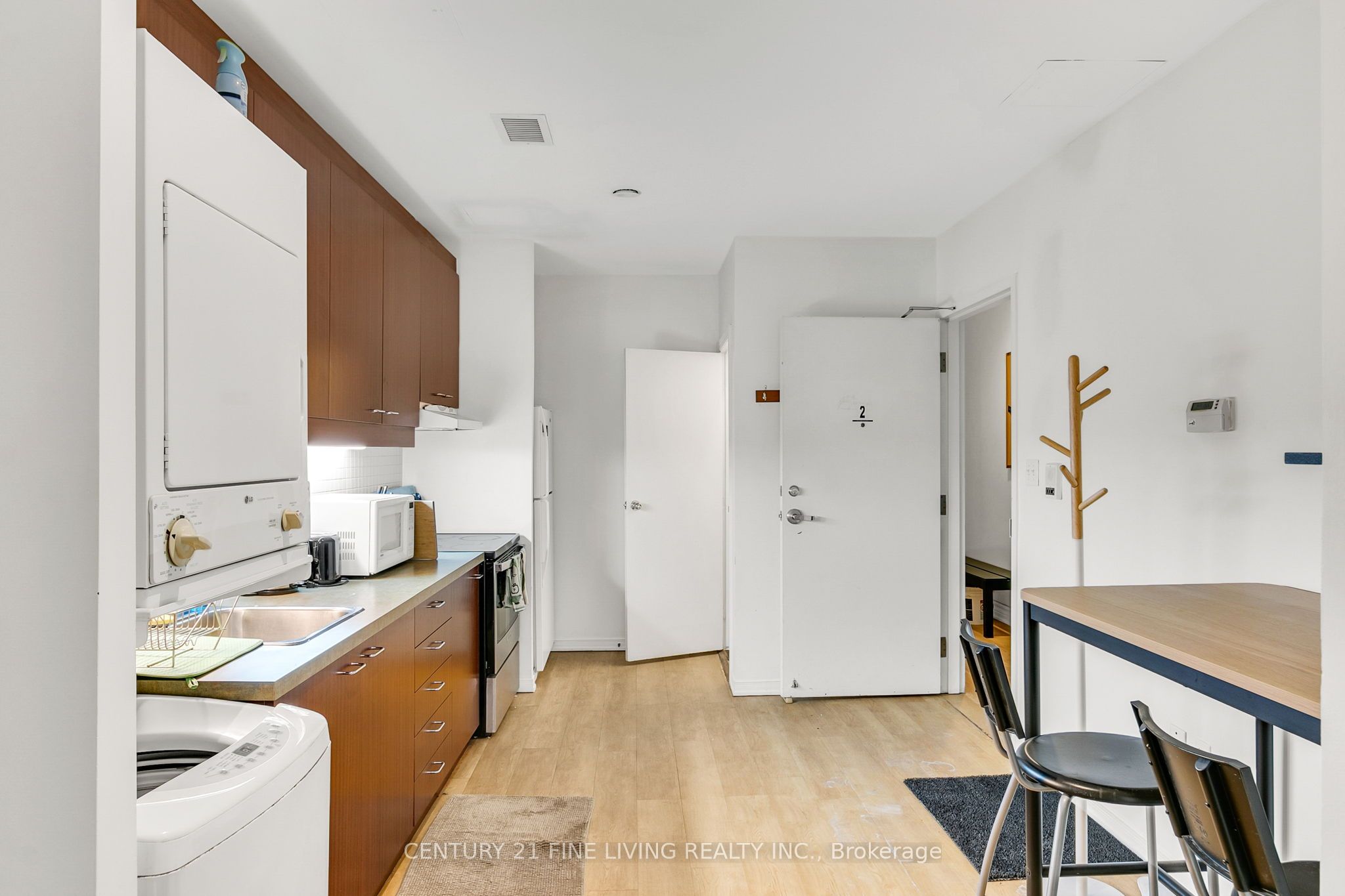 81 Huron Street Property Photo 40