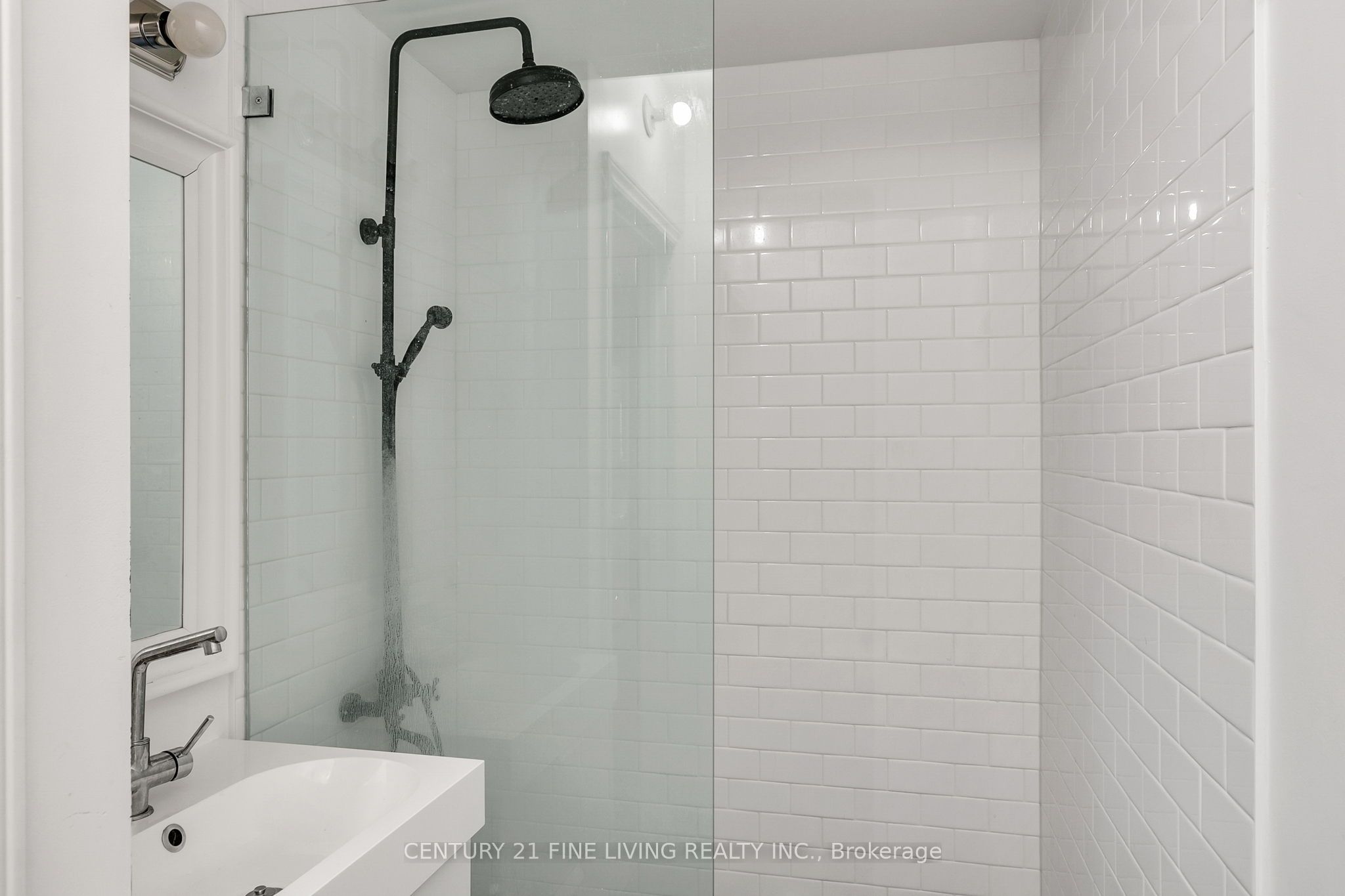 81 Huron Street Property Photo 45