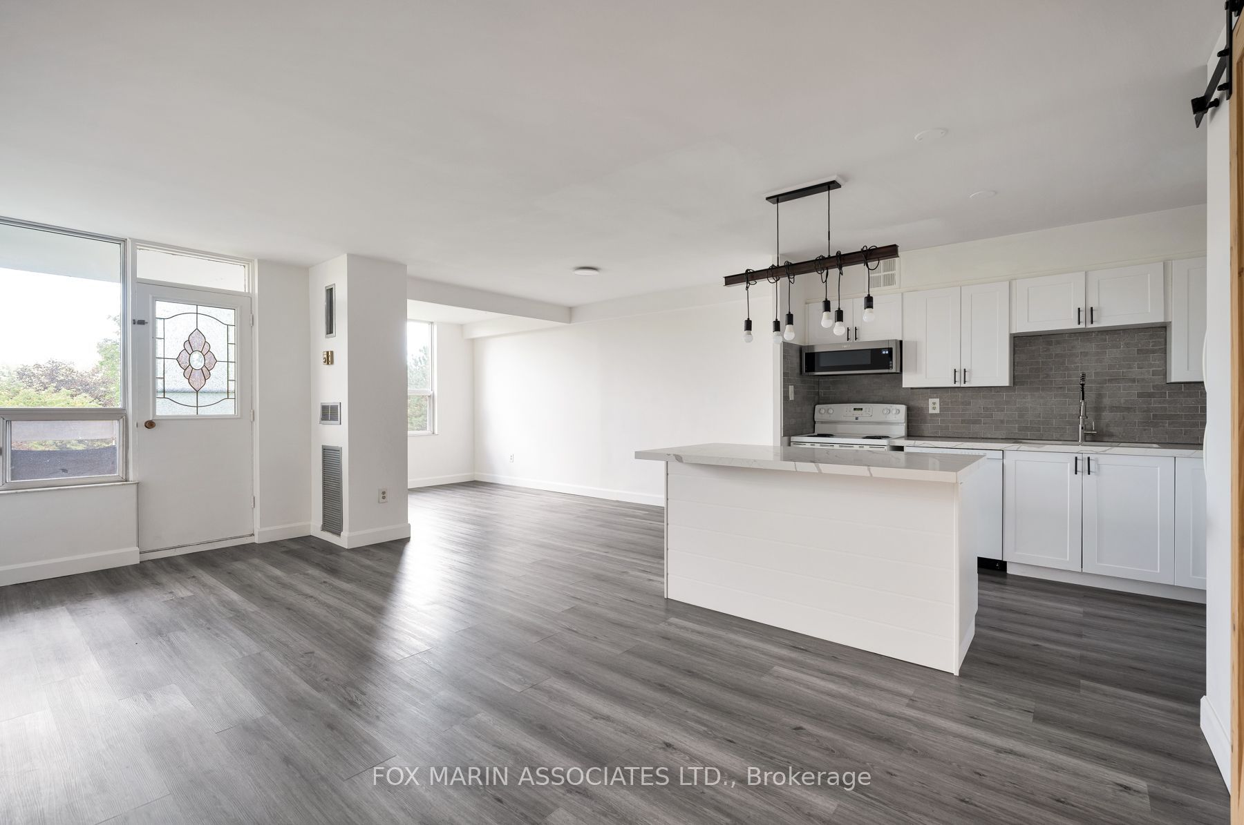 20 Edgecliff Golfway 312 Property Photo 1