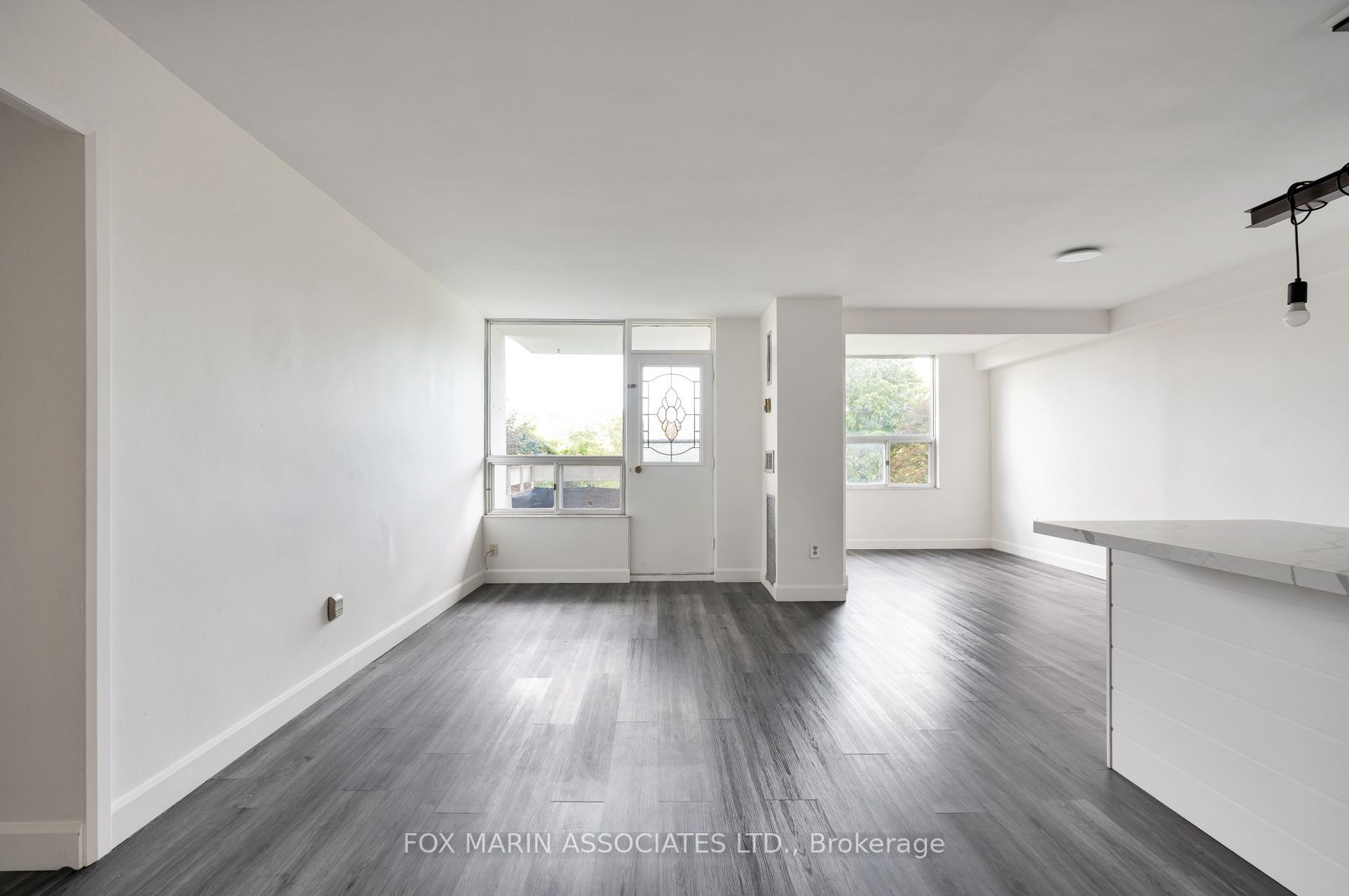 20 Edgecliff Golfway 312 Property Photo 2