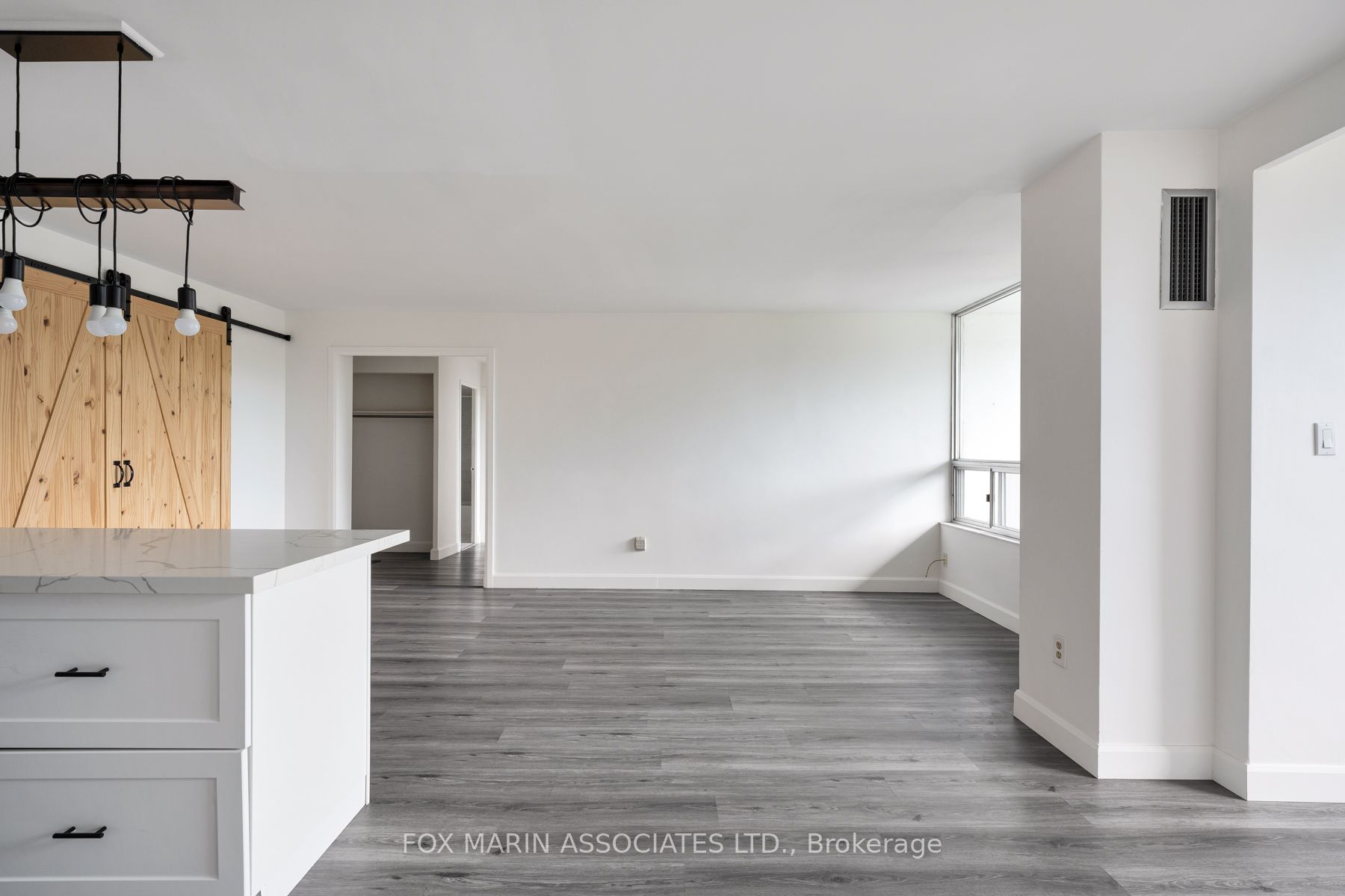 20 Edgecliff Golfway 312 Property Photo 10