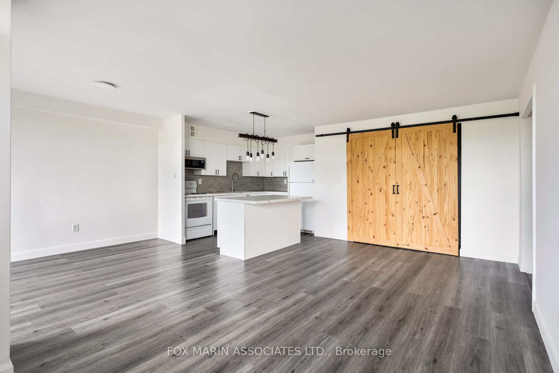 20 Edgecliff Golfway 312 Property Photo 11