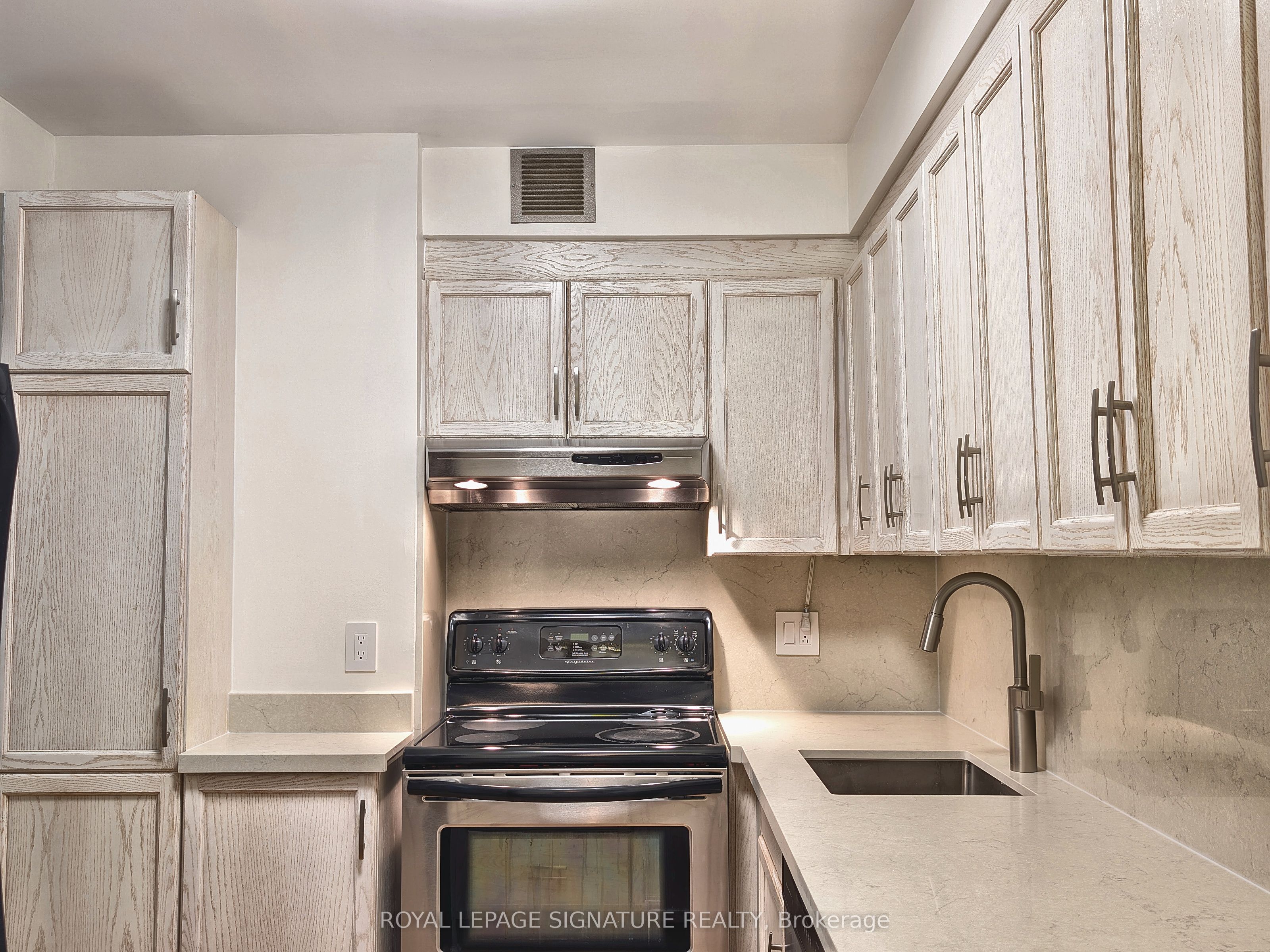 284 Bloor Street W 206 Property Photo 7
