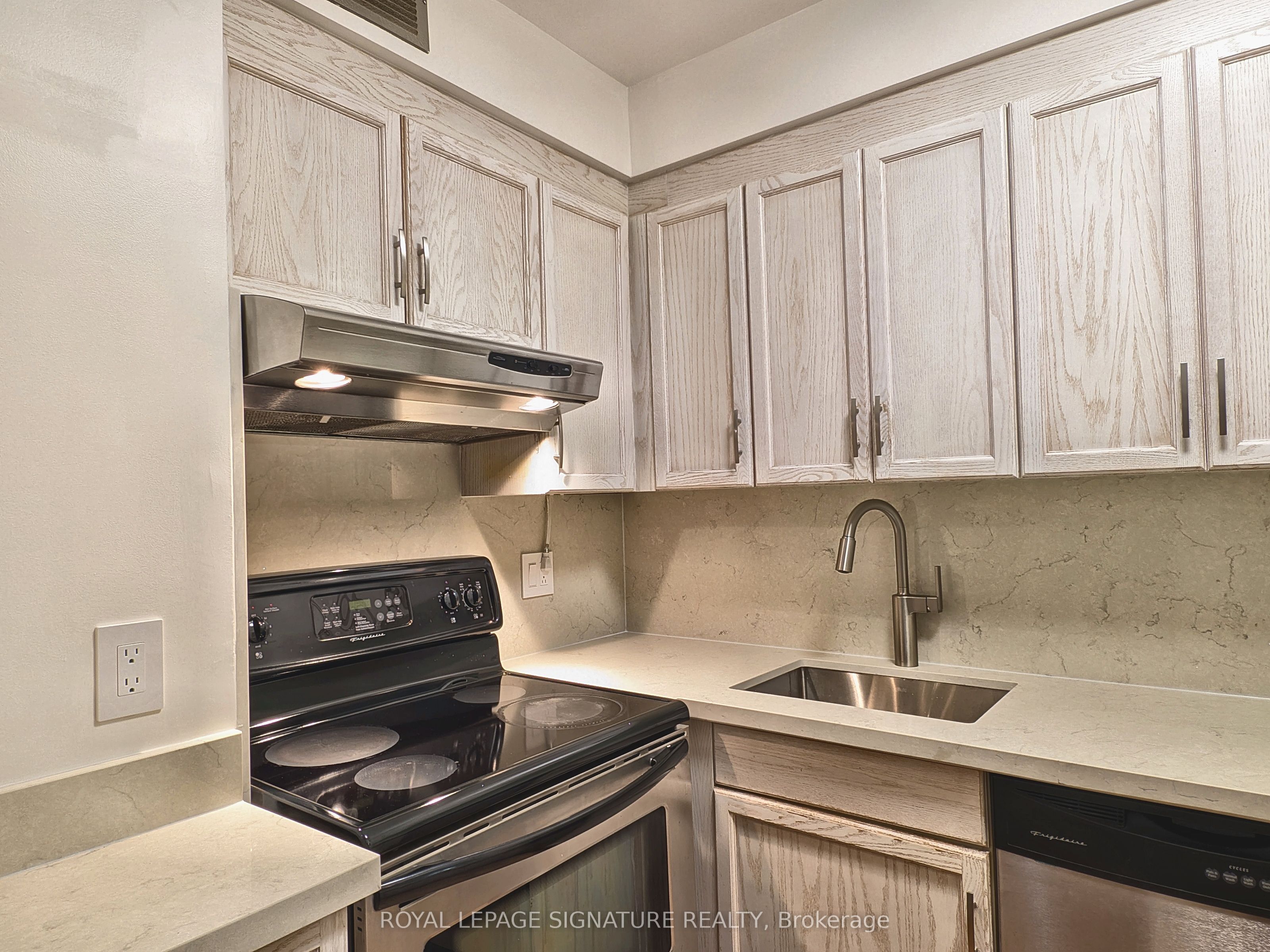 284 Bloor Street W 206 Property Photo 9