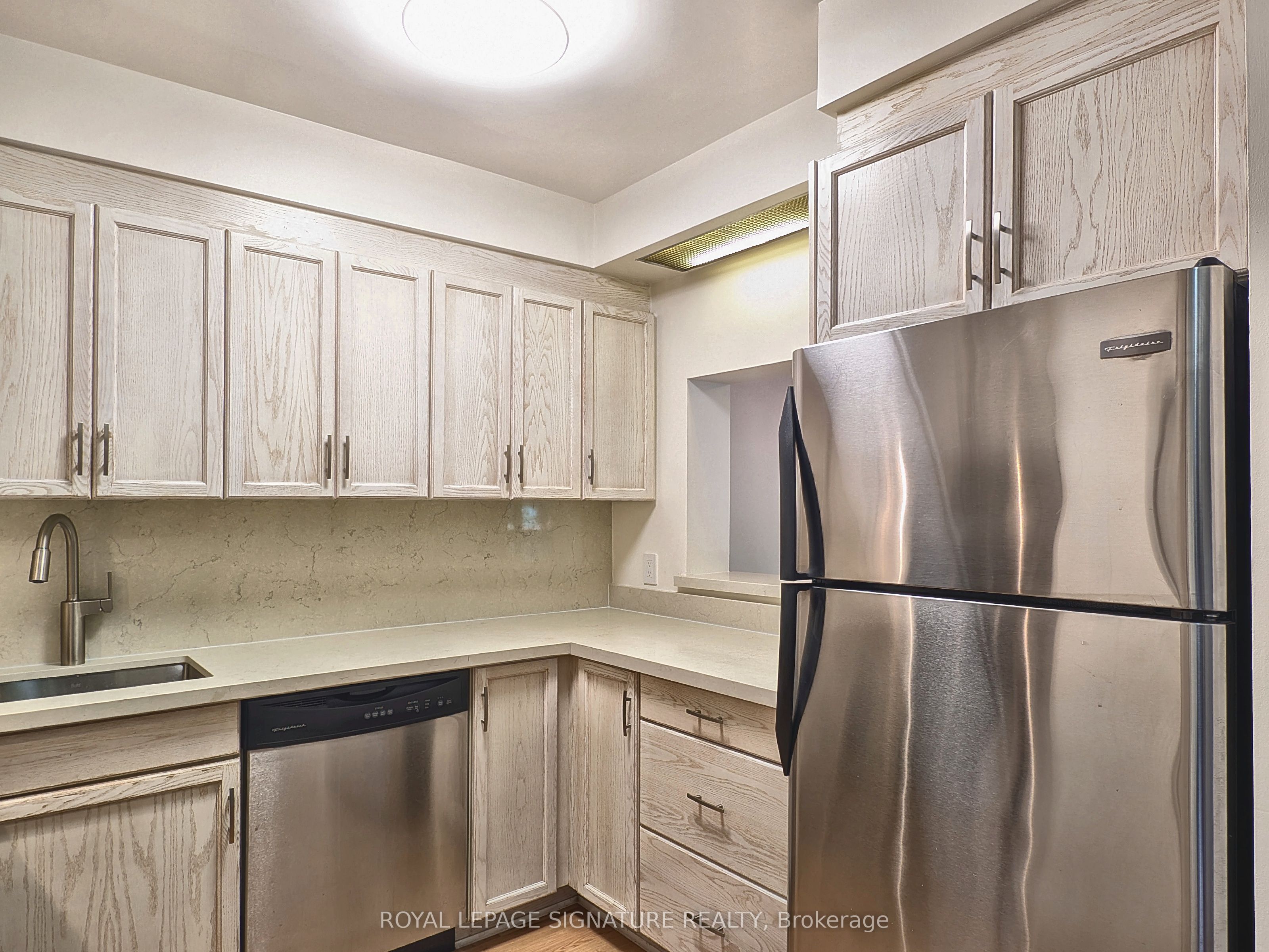 284 Bloor Street W 206 Property Photo 11