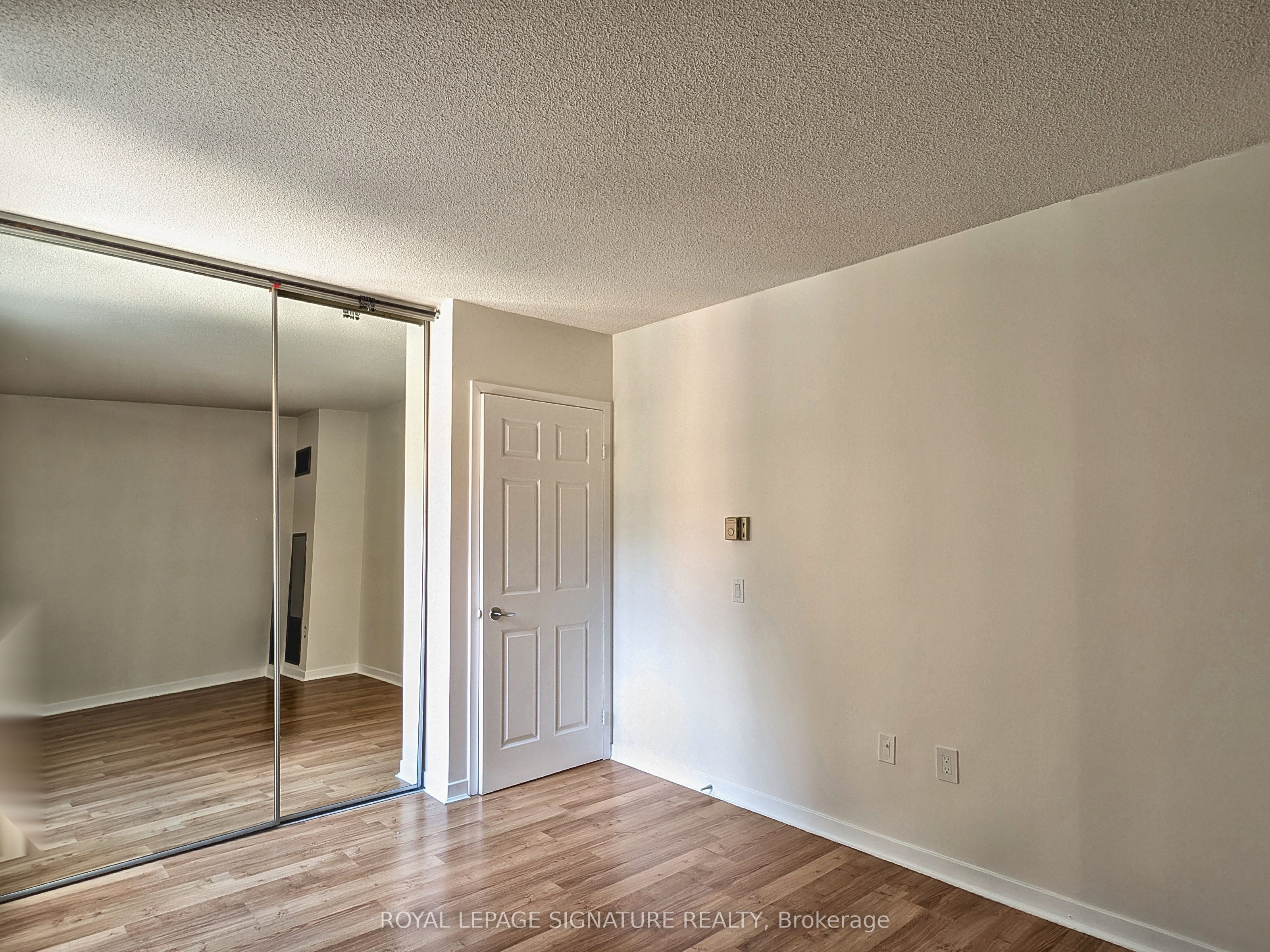 284 Bloor Street W 206 Property Photo 14