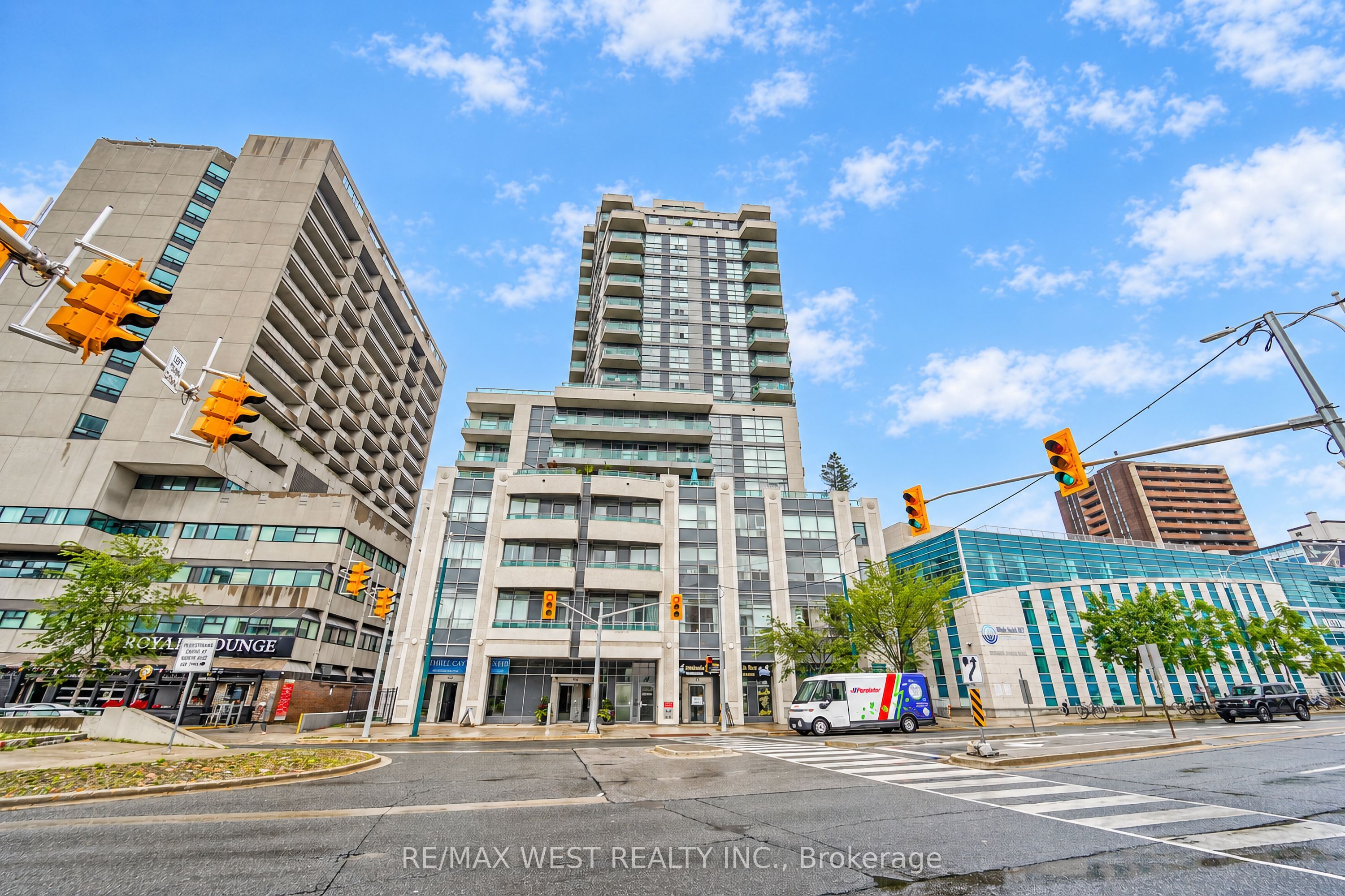 736 Spadina Avenue 1211