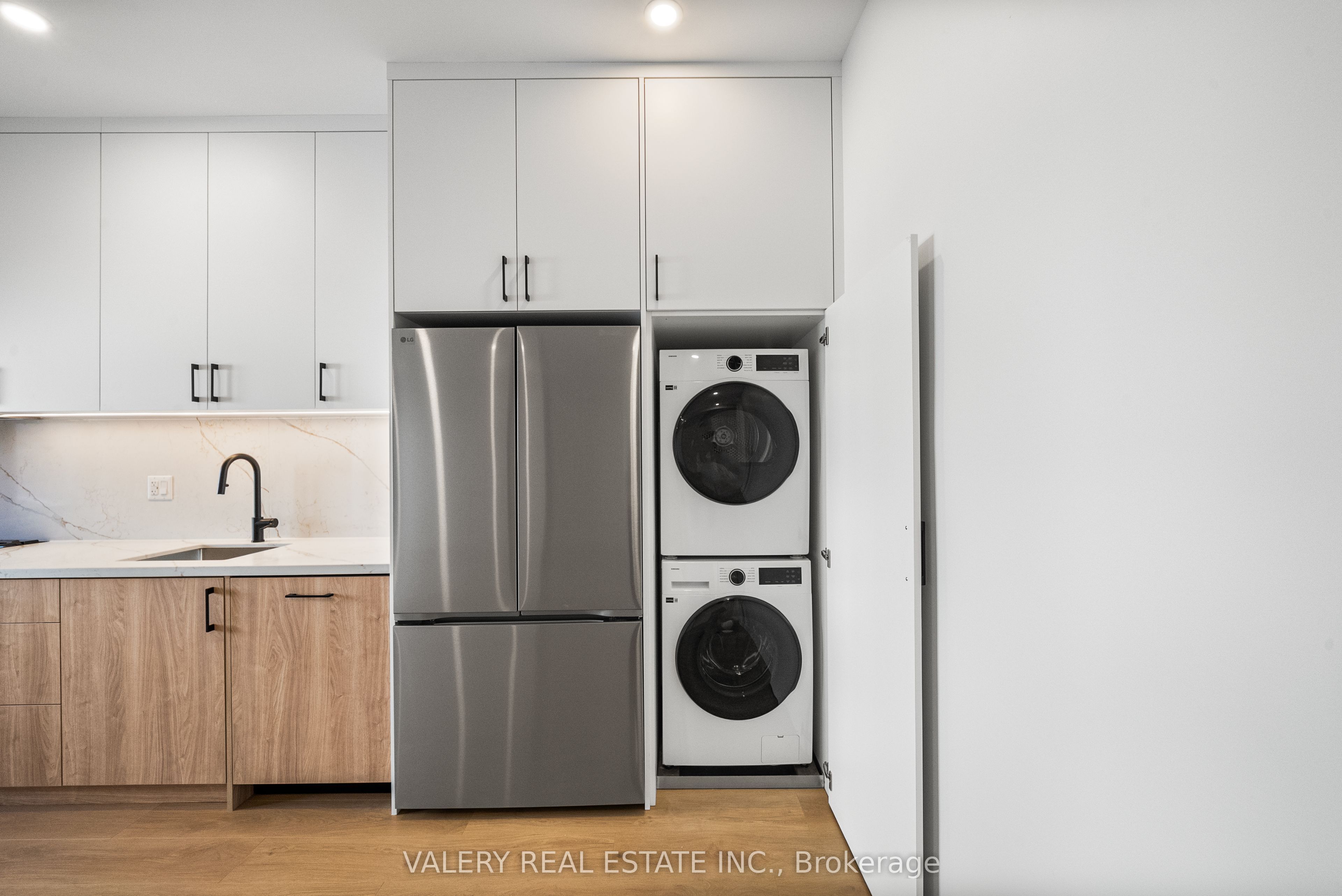 144 Dovercourt Road Laneway Upper Property Photo 7